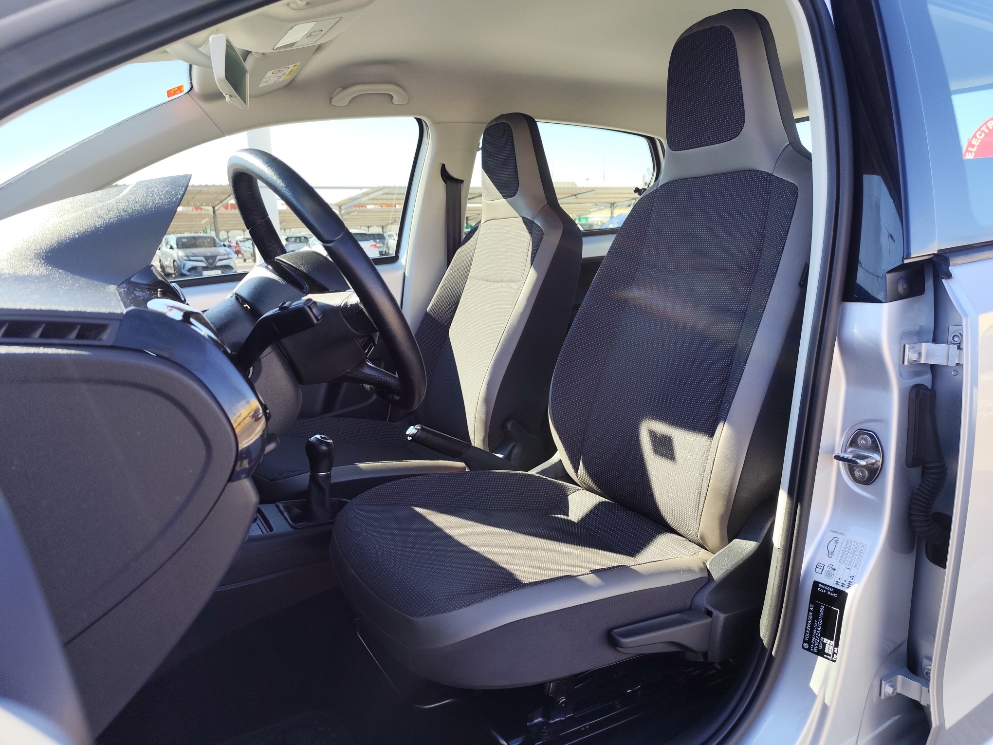 VOLKSWAGEN UP 1.0 GASOLINA 75 CV SOLO 35.000 KM 2016 MANUAL