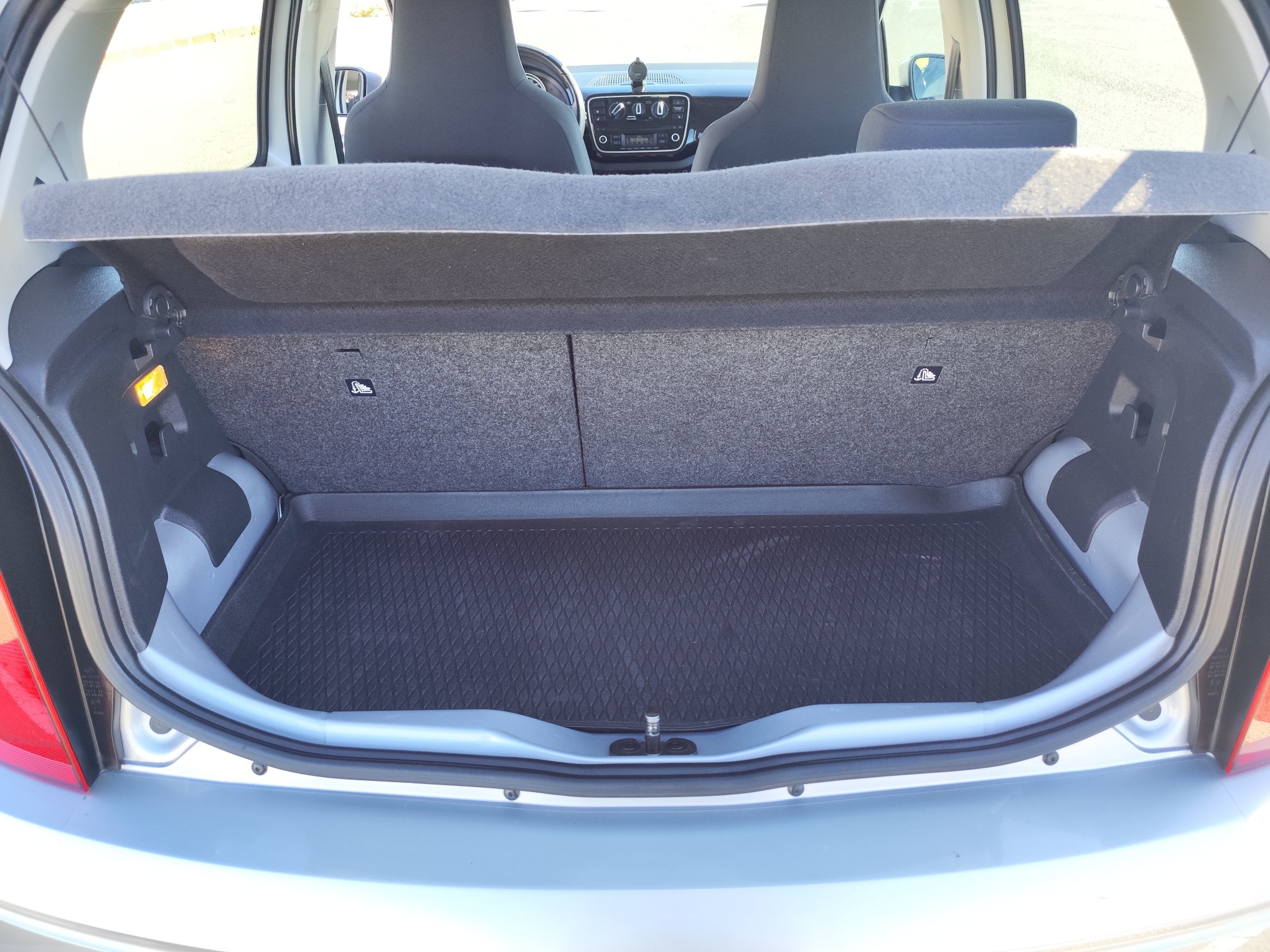 VOLKSWAGEN UP 1.0 GASOLINA 75 CV SOLO 35.000 KM 2016 MANUAL