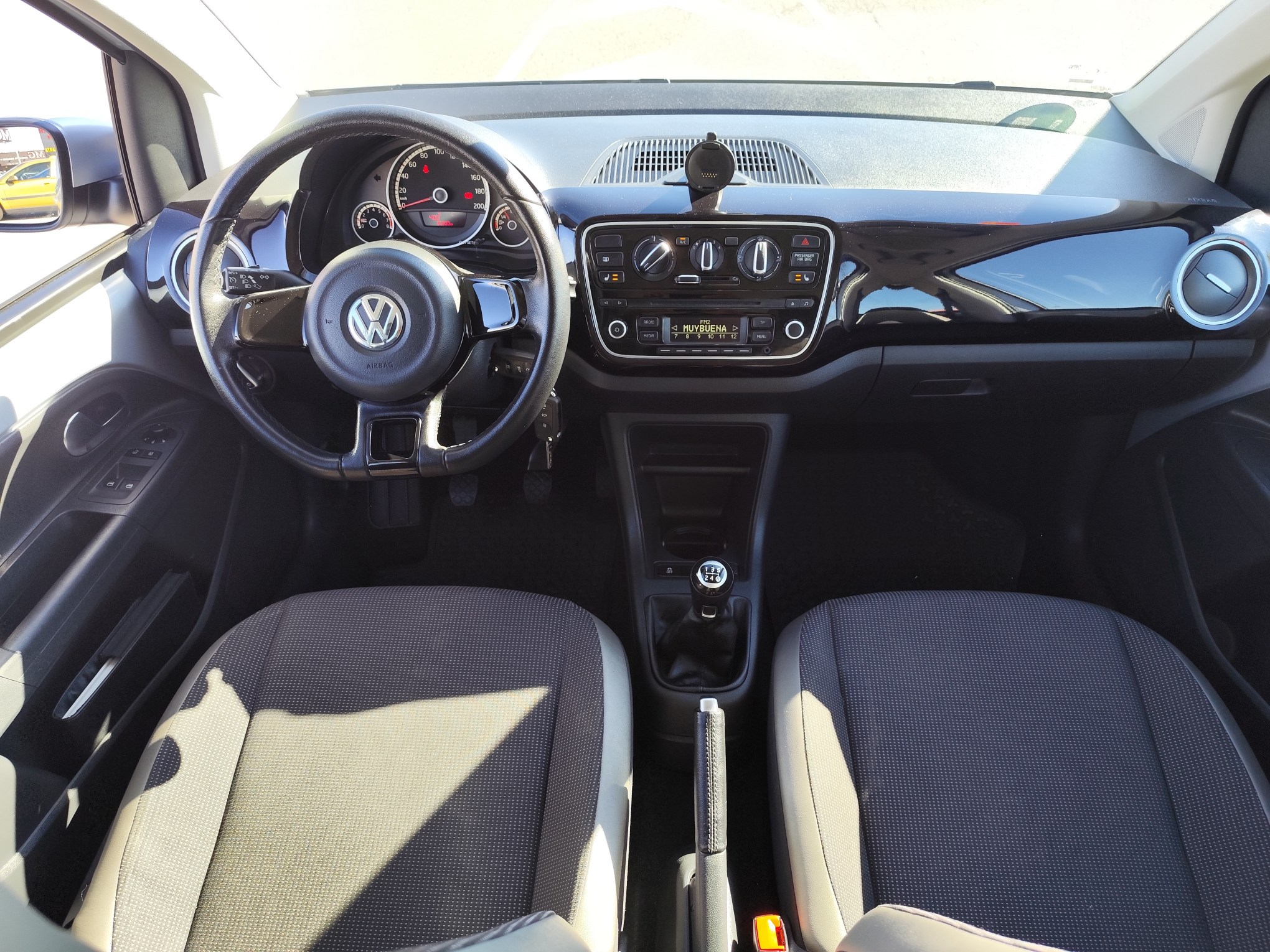 VOLKSWAGEN UP 1.0 GASOLINA 75 CV SOLO 35.000 KM 2016 MANUAL