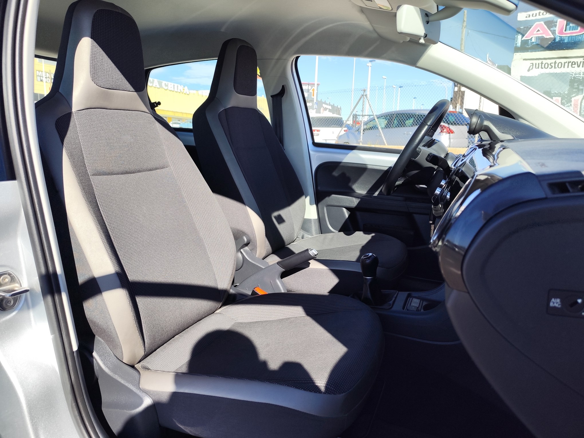 VOLKSWAGEN UP 1.0 GASOLINA 75 CV SOLO 35.000 KM 2016 MANUAL