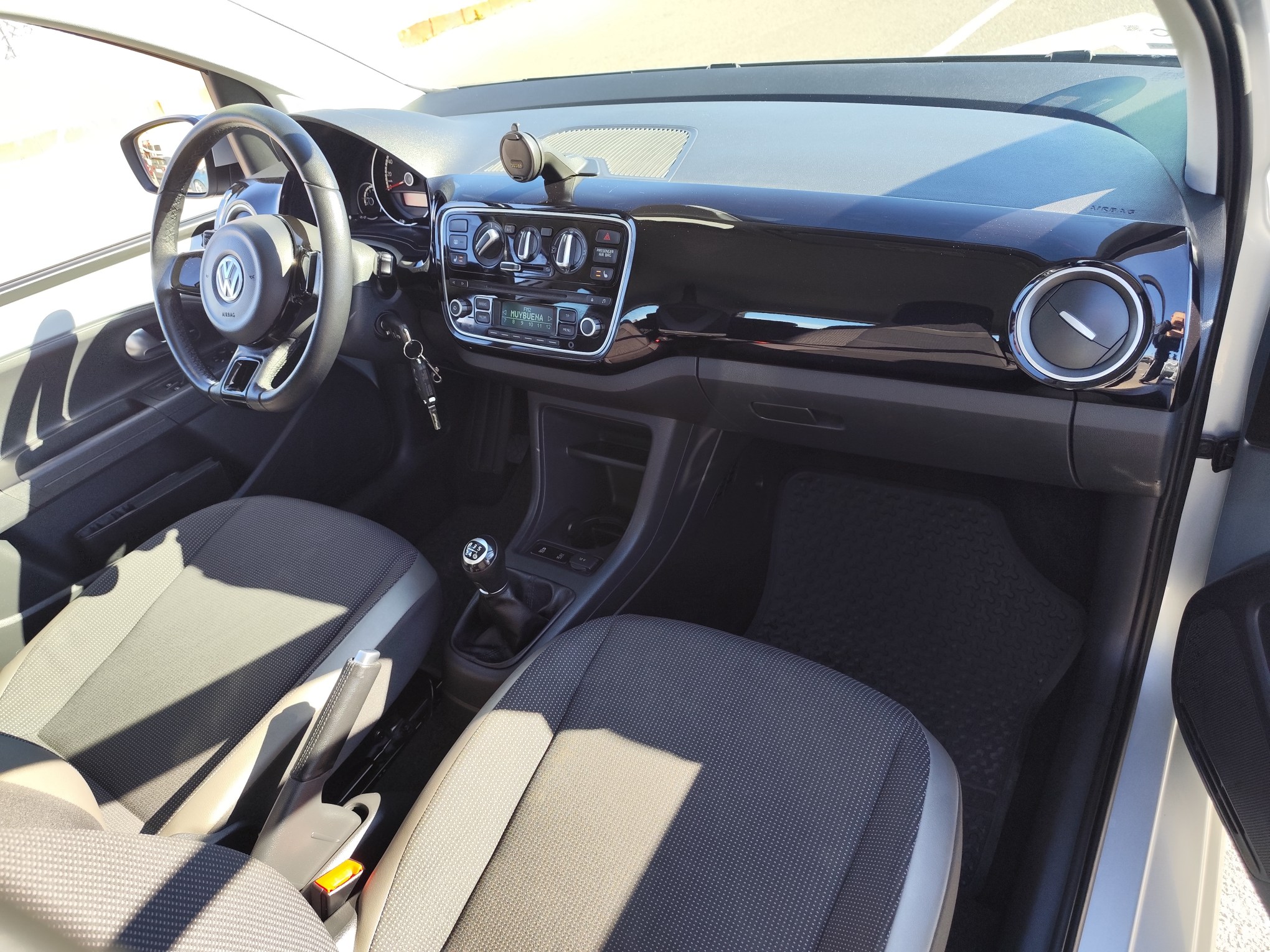 VOLKSWAGEN UP 1.0 GASOLINA 75 CV SOLO 35.000 KM 2016 MANUAL