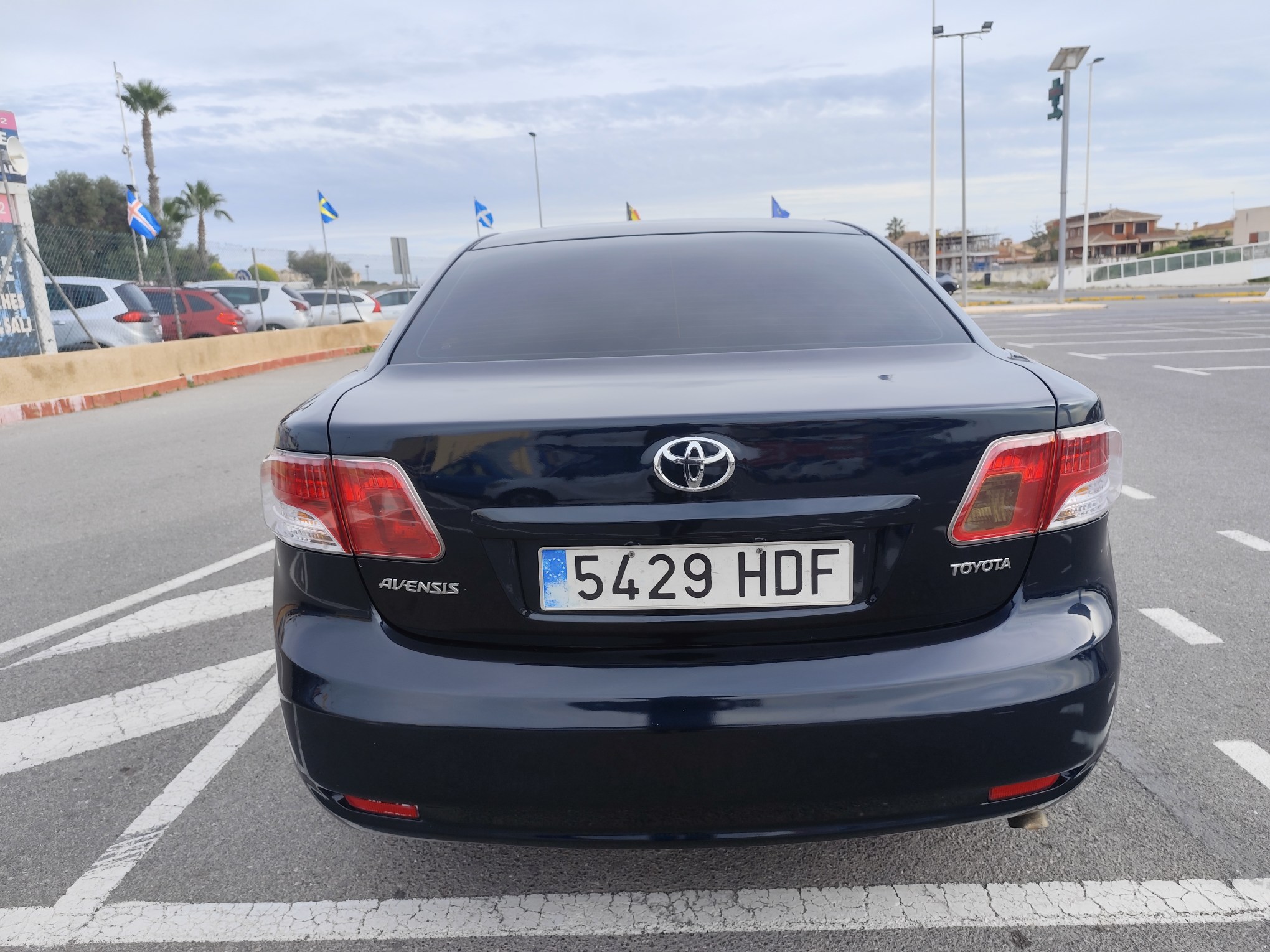 TOYOTA AVENSIS 2.0 DIESEL 126 CV 213.000 KM 2011 MANUAL