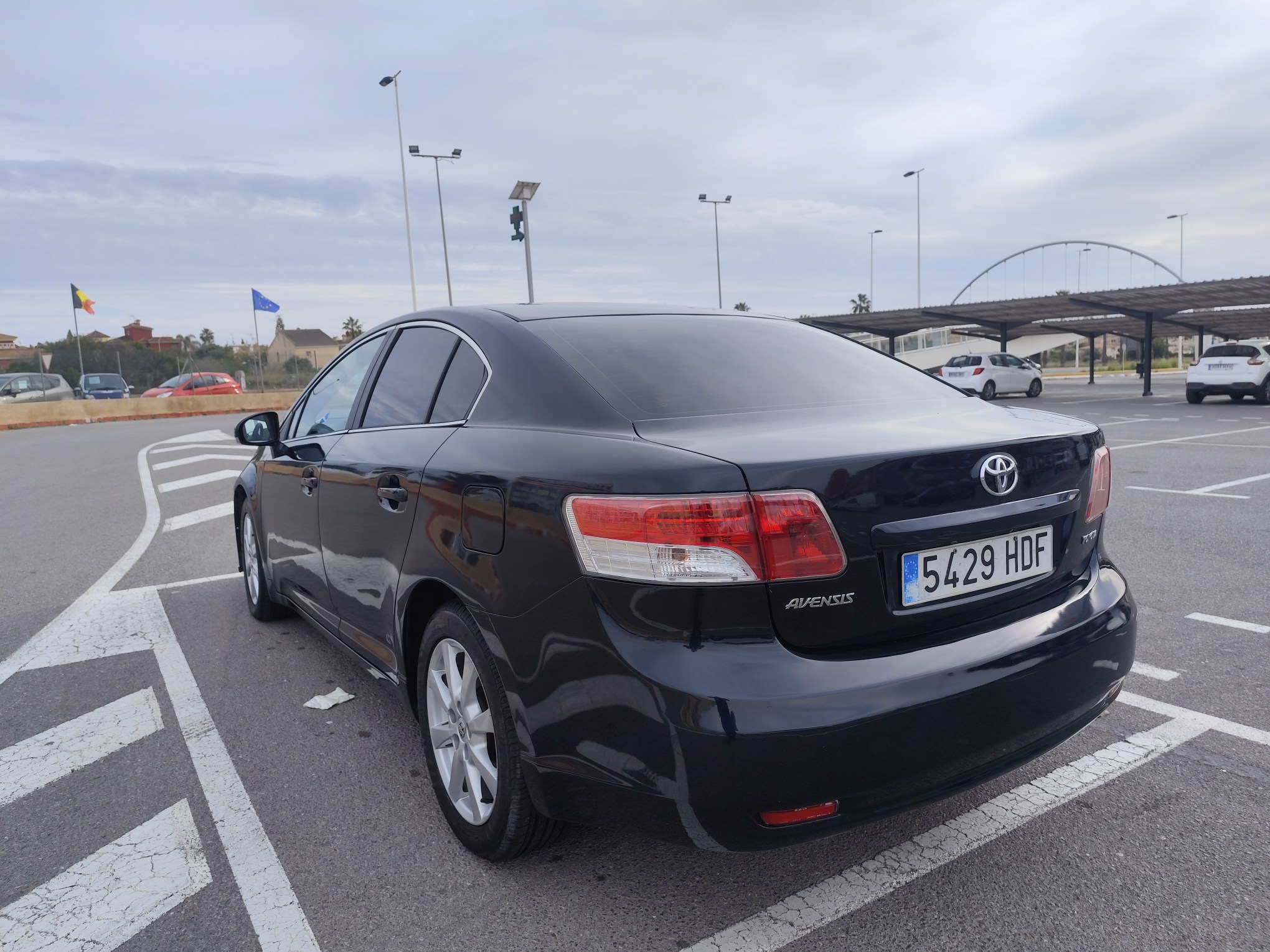 TOYOTA AVENSIS 2.0 DIESEL 126 CV 213.000 KM 2011 MANUAL