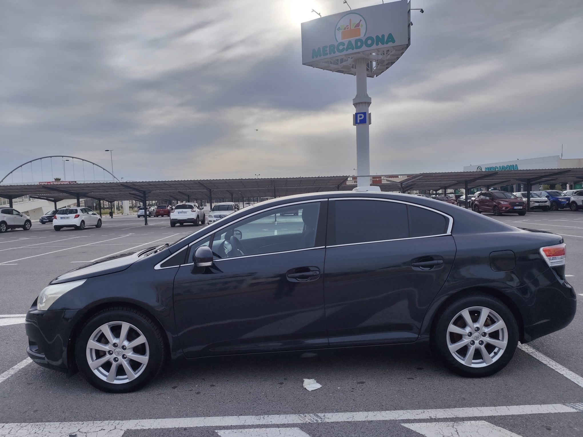 TOYOTA AVENSIS 2.0 DIESEL 126 CV 213.000 KM 2011 MANUAL