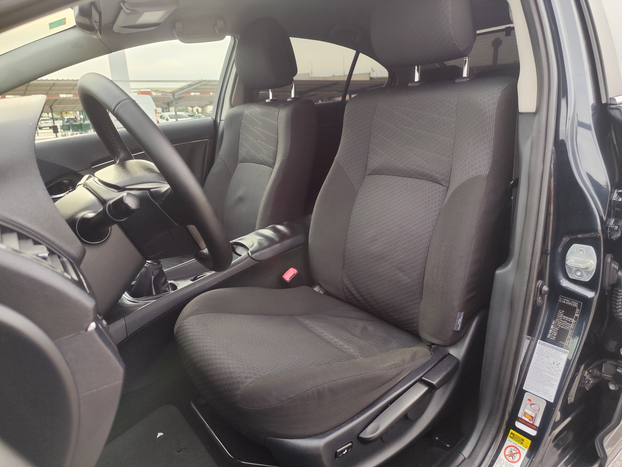 TOYOTA AVENSIS 2.0 DIESEL 126 CV 213.000 KM 2011 MANUAL