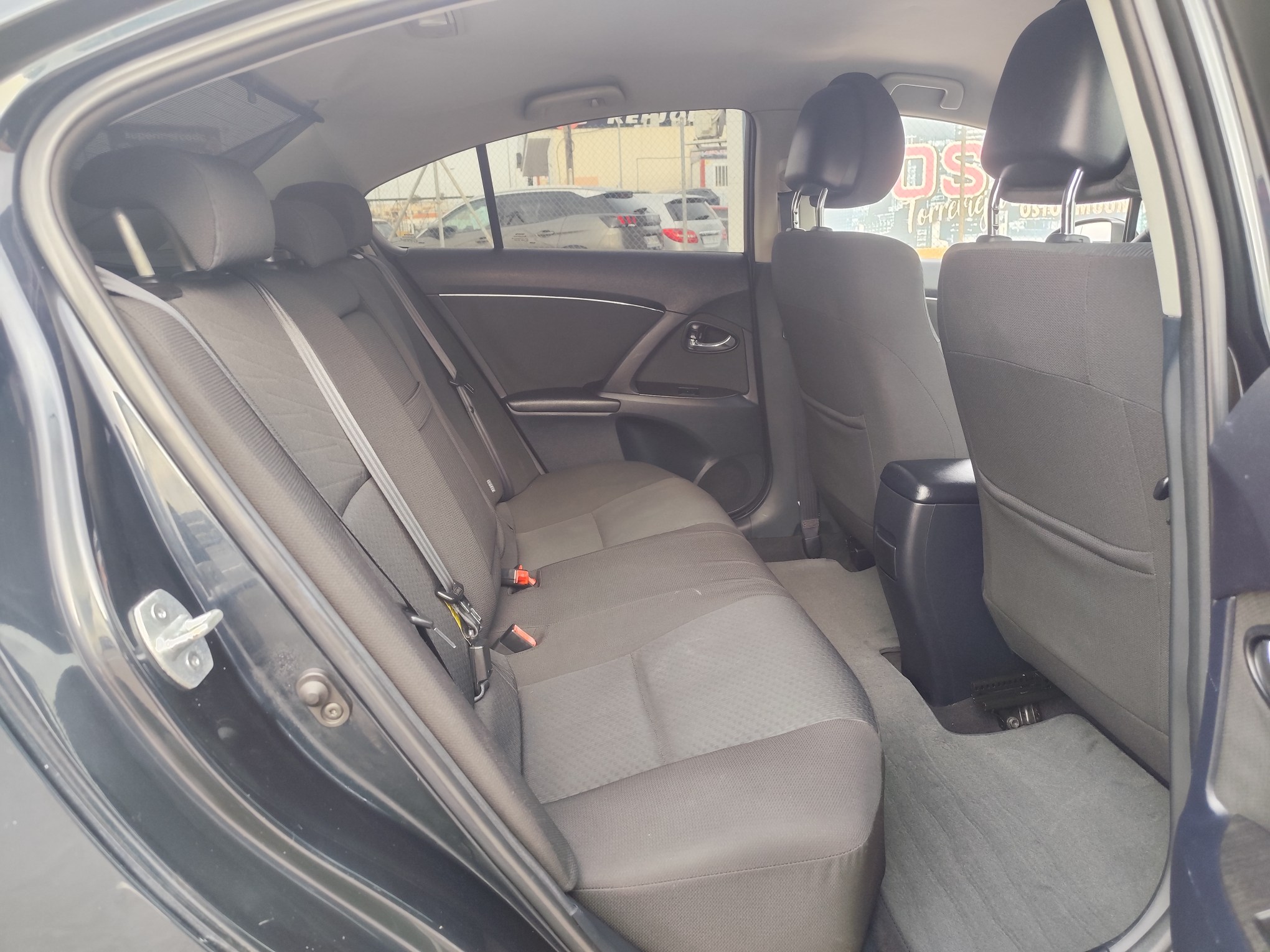 TOYOTA AVENSIS 2.0 DIESEL 126 CV 213.000 KM 2011 MANUAL