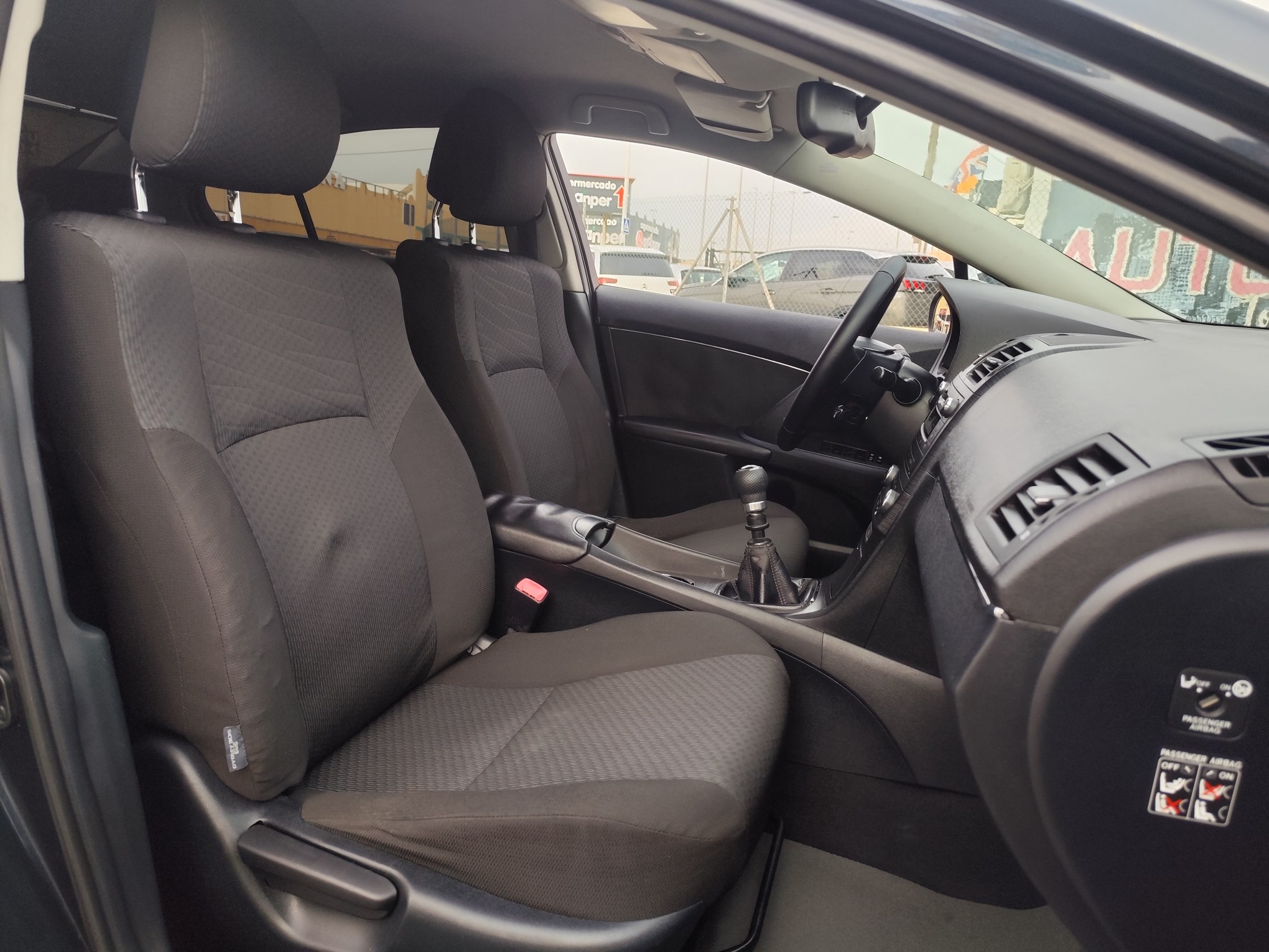 TOYOTA AVENSIS 2.0 DIESEL 126 CV 213.000 KM 2011 MANUAL