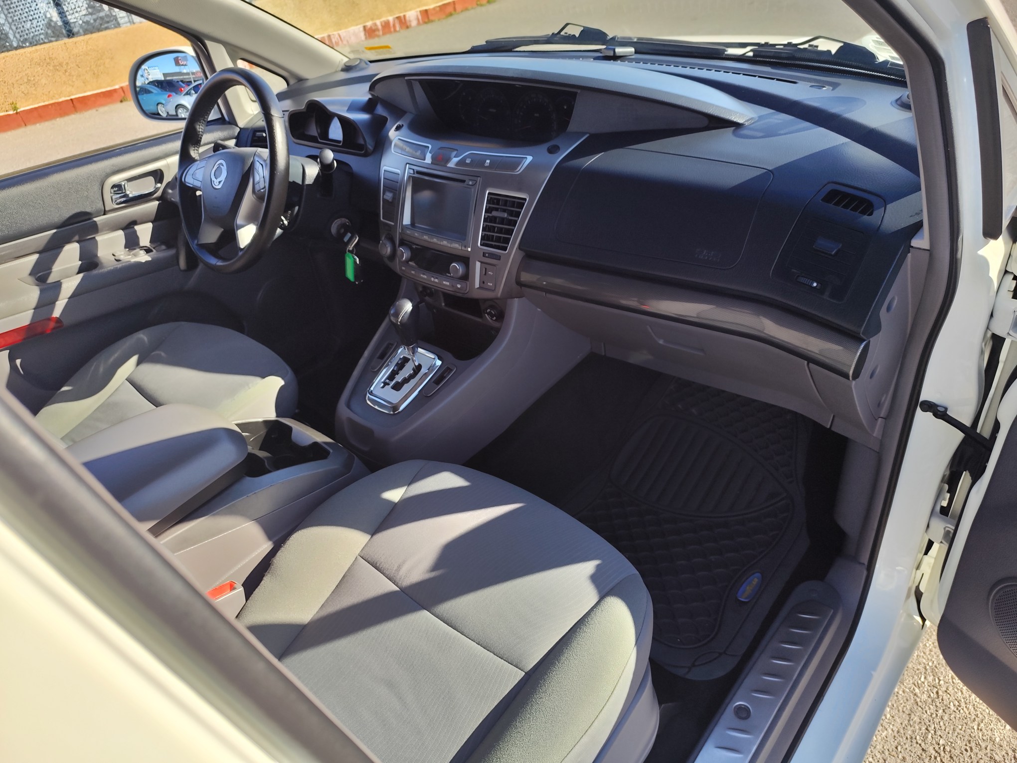 SSANGYONG RODIUS 2.0 DIESEL 155 CV  2015 250.000 KM AUTOMATICO 7 PLAZAS