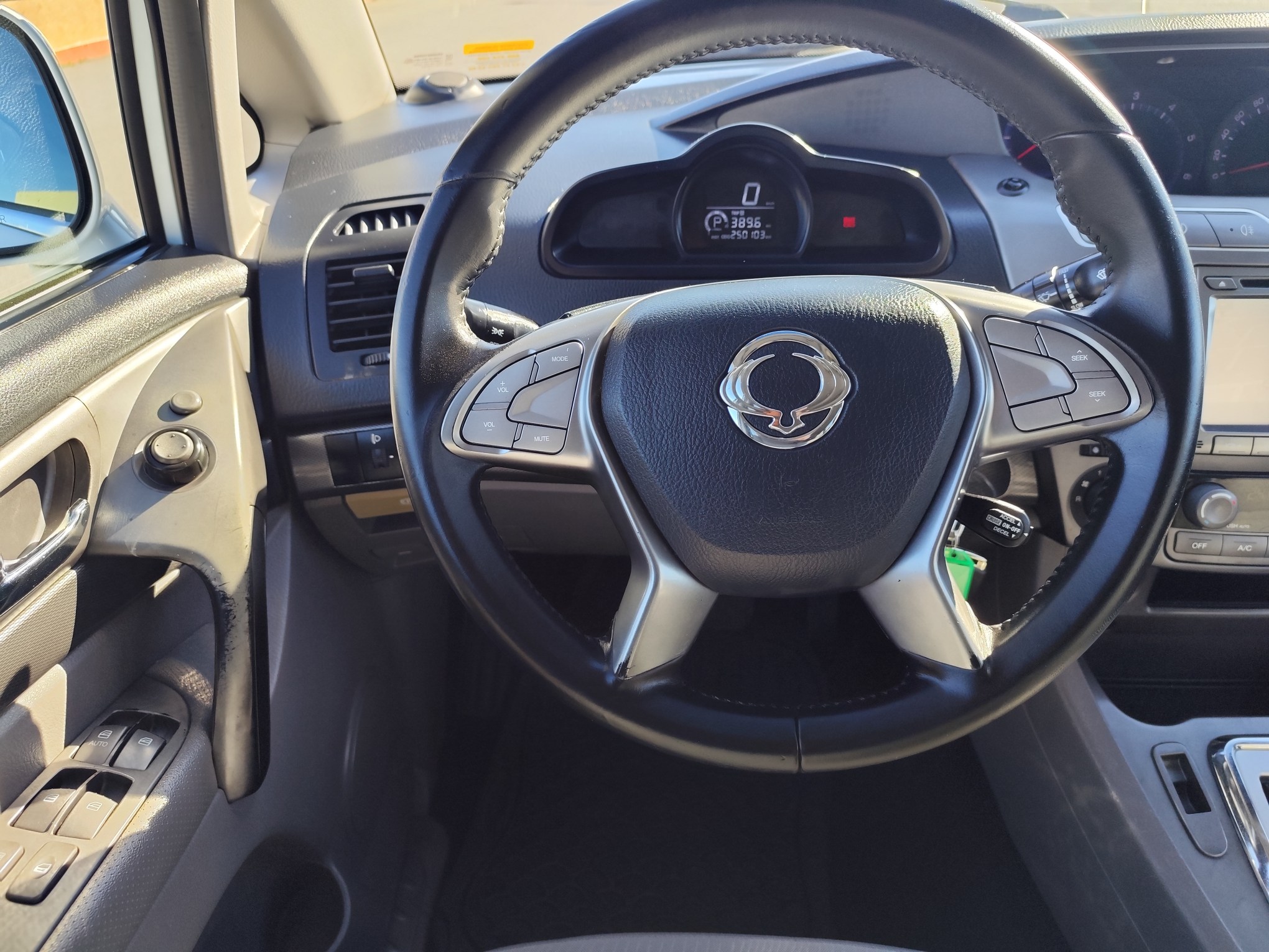 SSANGYONG RODIUS 2.0 DIESEL 155 CV  2015 250.000 KM AUTOMATICO 7 PLAZAS