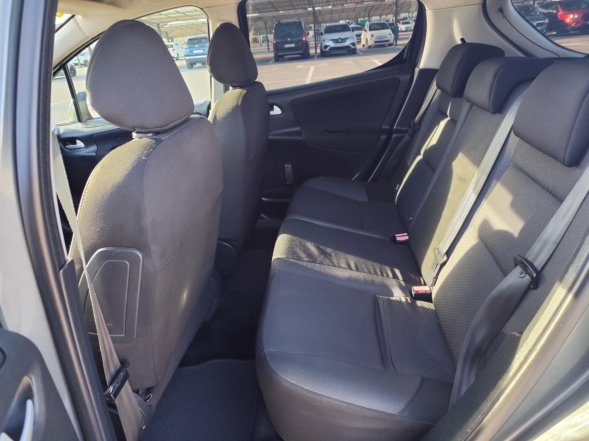 PEUGEOT 207 1.4 GASOLINA 73 CV 2010 143.000 KM MANUAL