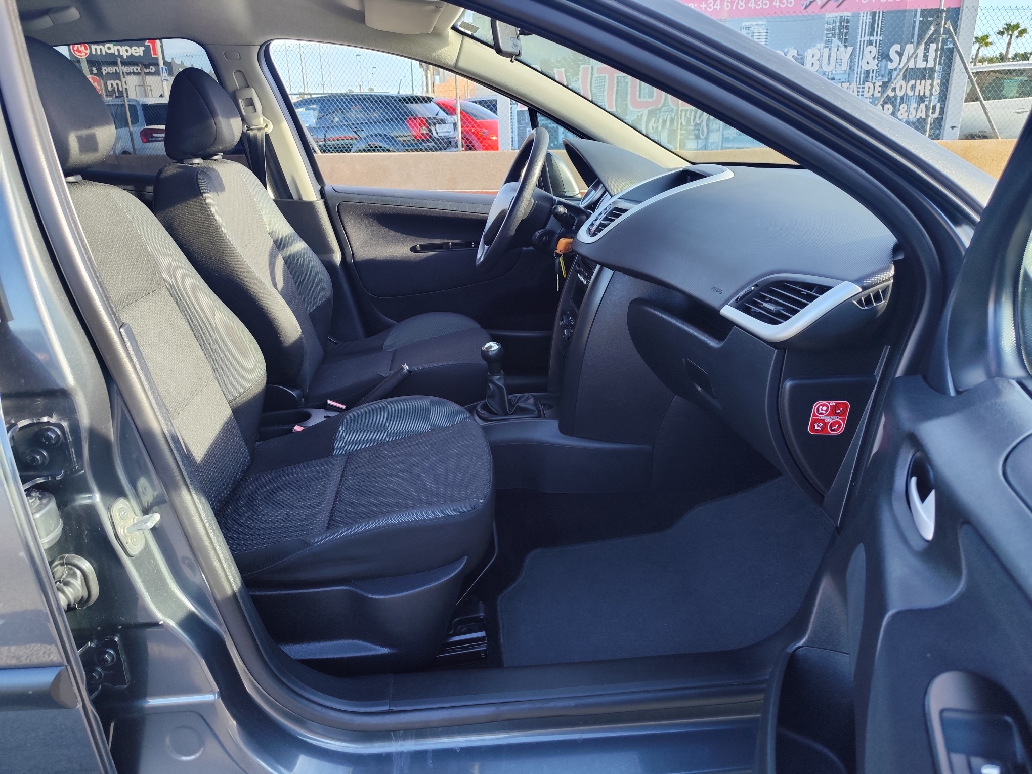 PEUGEOT 207 1.4 GASOLINA 73 CV 2010 143.000 KM MANUAL