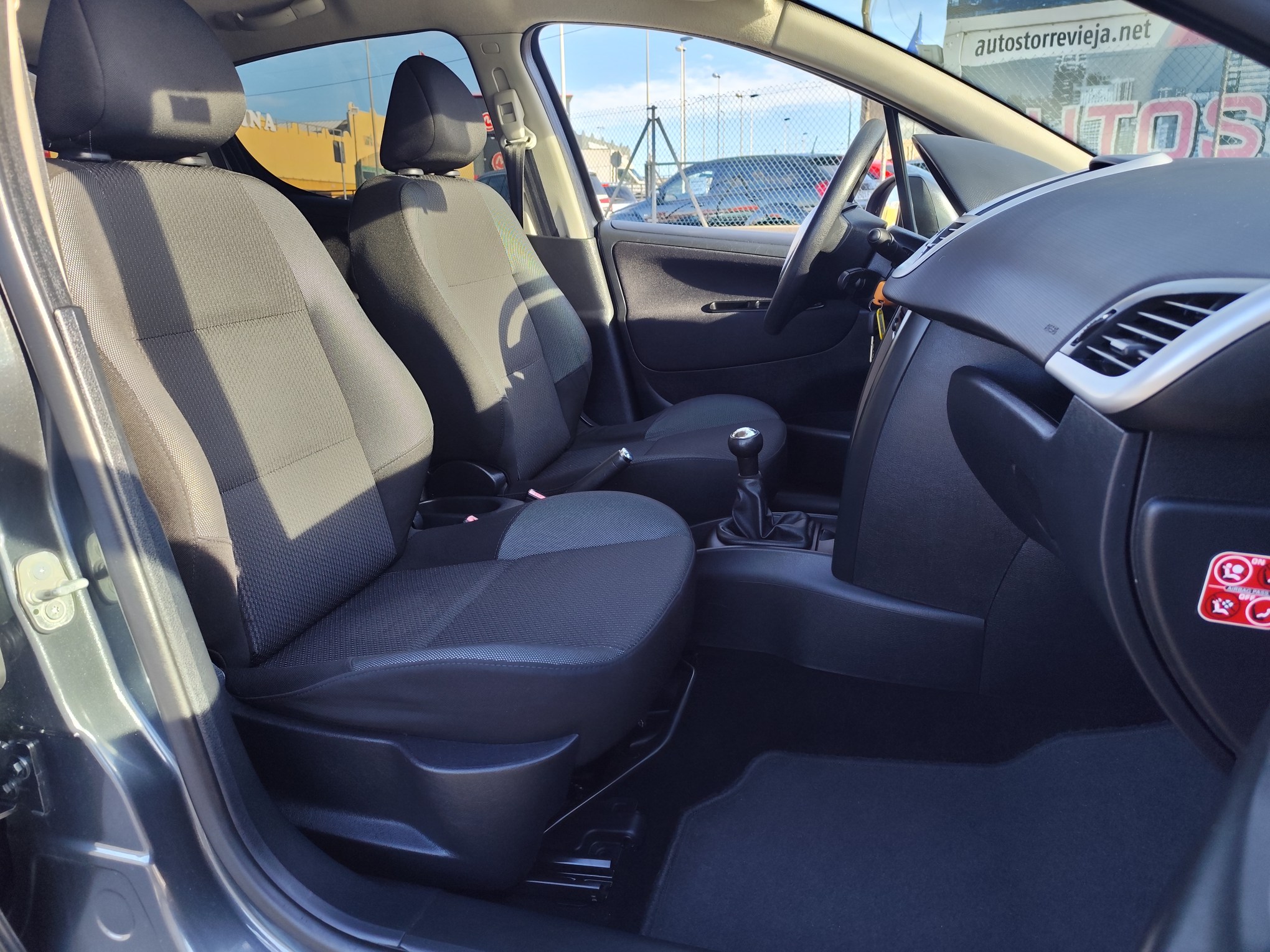 PEUGEOT 207 1.4 GASOLINA 73 CV 2010 143.000 KM MANUAL