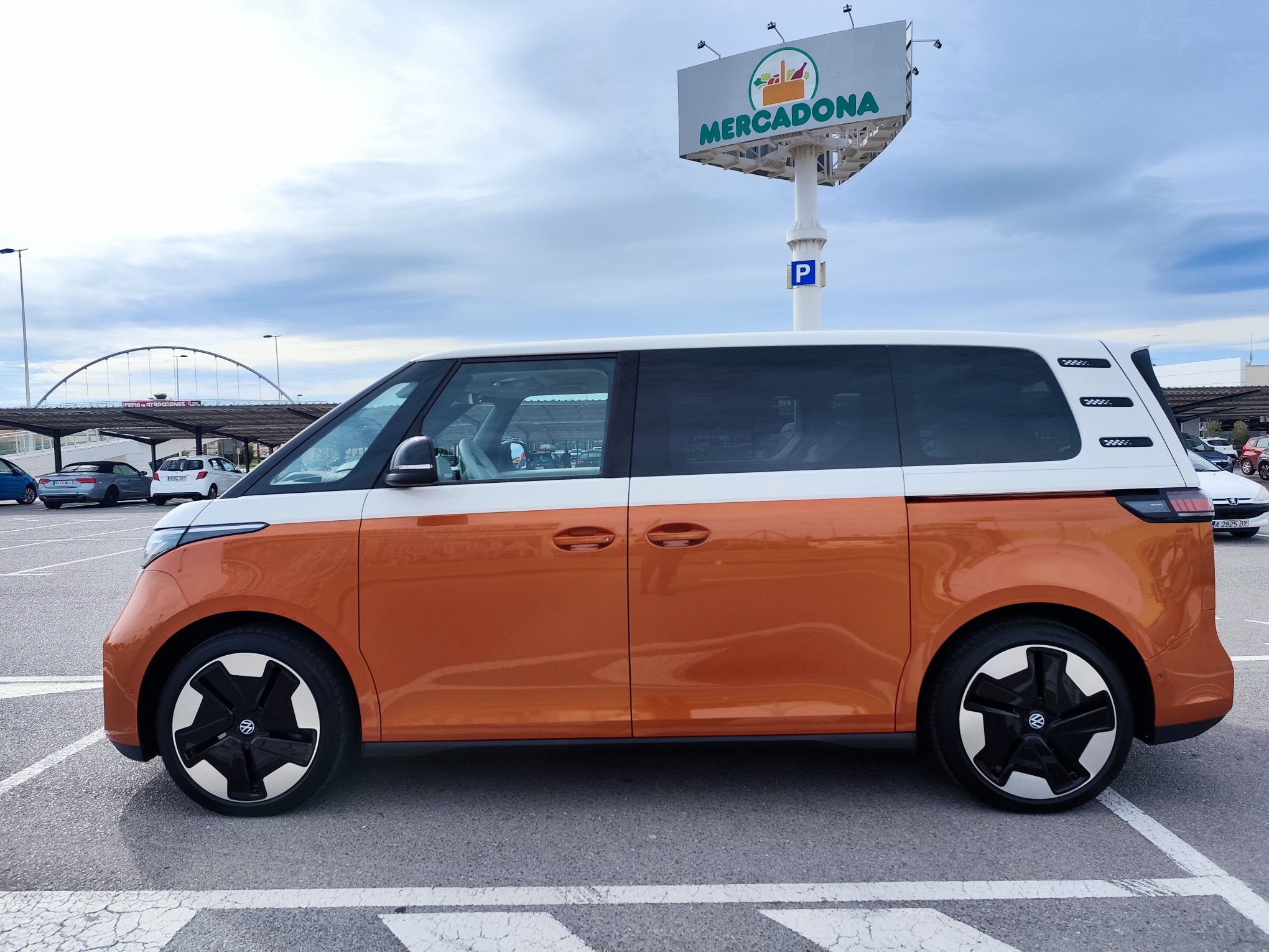 VOLKSWAGEN ID.BUZZ PRO 150 KW ELECTRICO 204 CV 2024 SOLO 1.100 KM AUTOMATICO