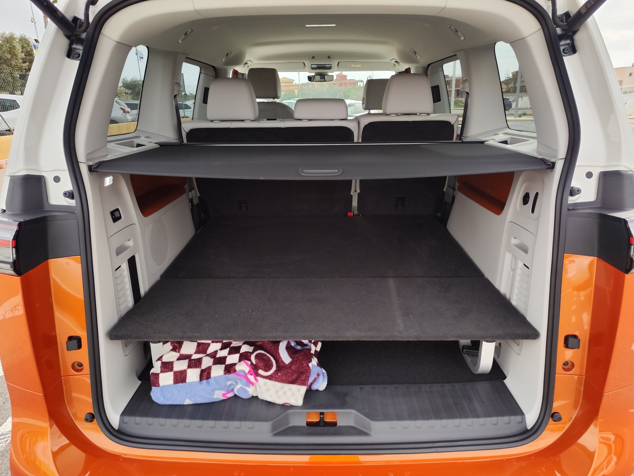 VOLKSWAGEN ID.BUZZ PRO 150 KW ELECTRICO 204 CV 2024 SOLO 1.100 KM AUTOMATICO