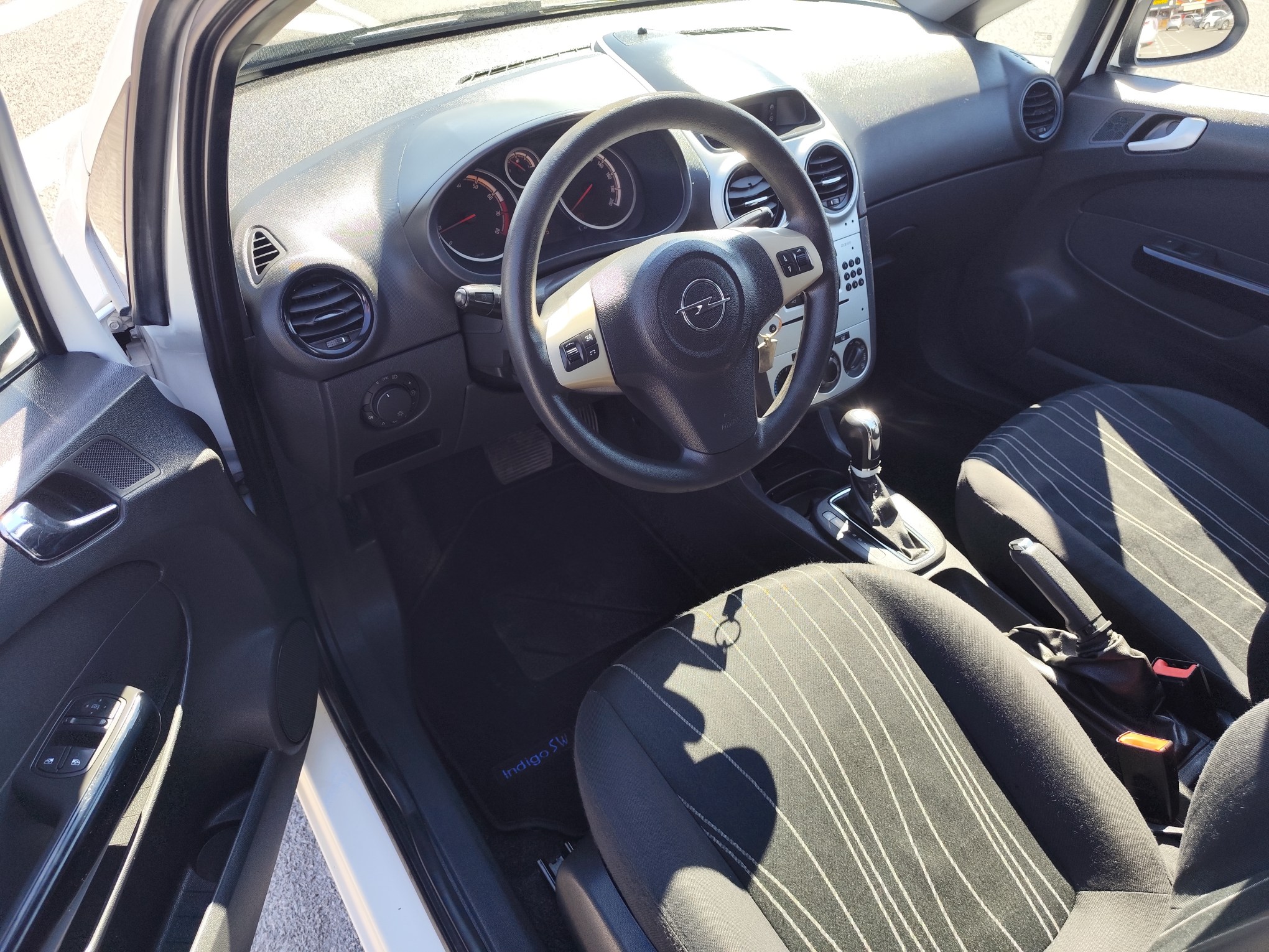 OPEL CORSA 1.4 GASOLINA 90 CV 2009 157.000 KM AUTOMATICO