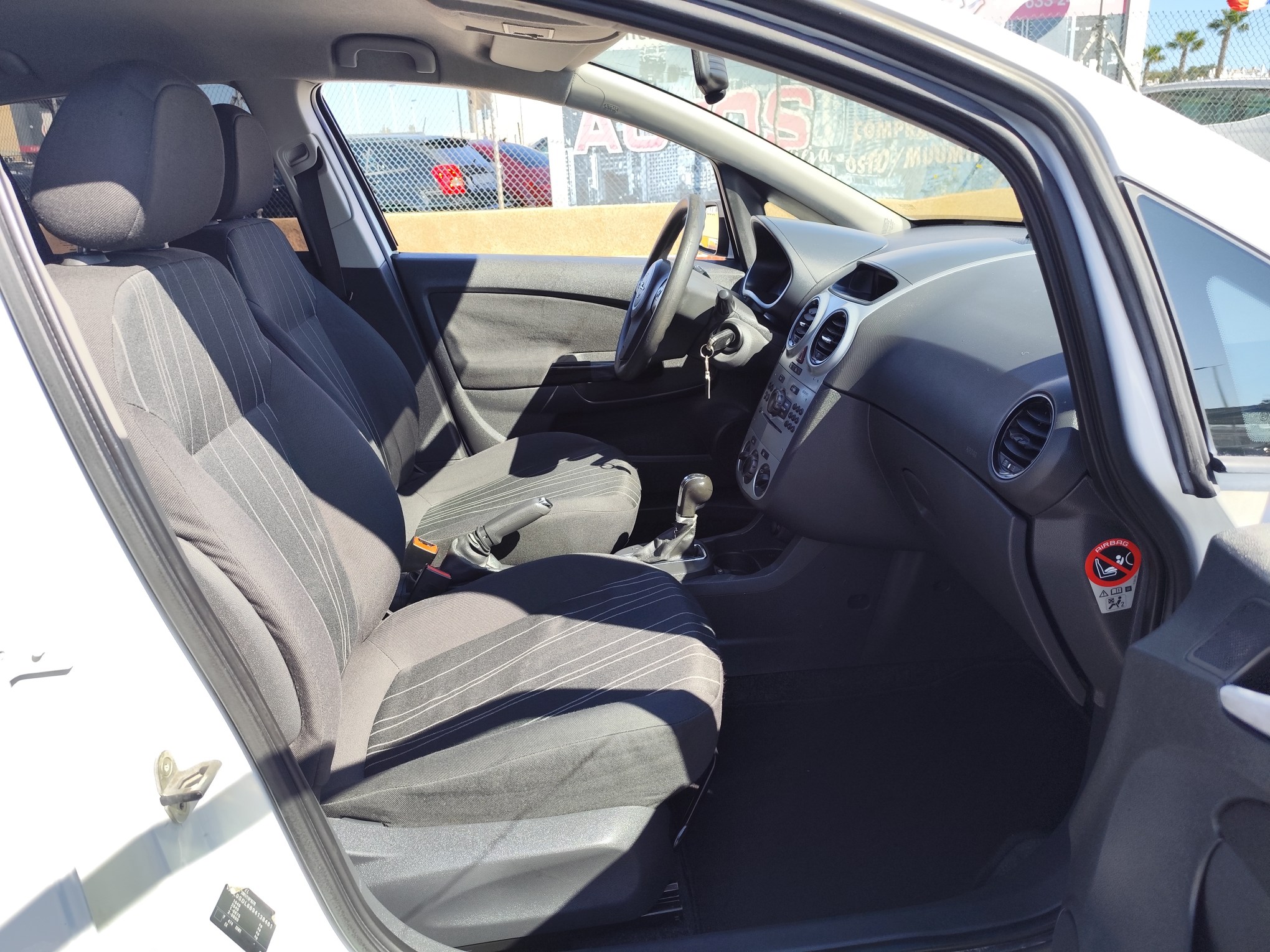 OPEL CORSA 1.4 GASOLINA 90 CV 2009 157.000 KM AUTOMATICO