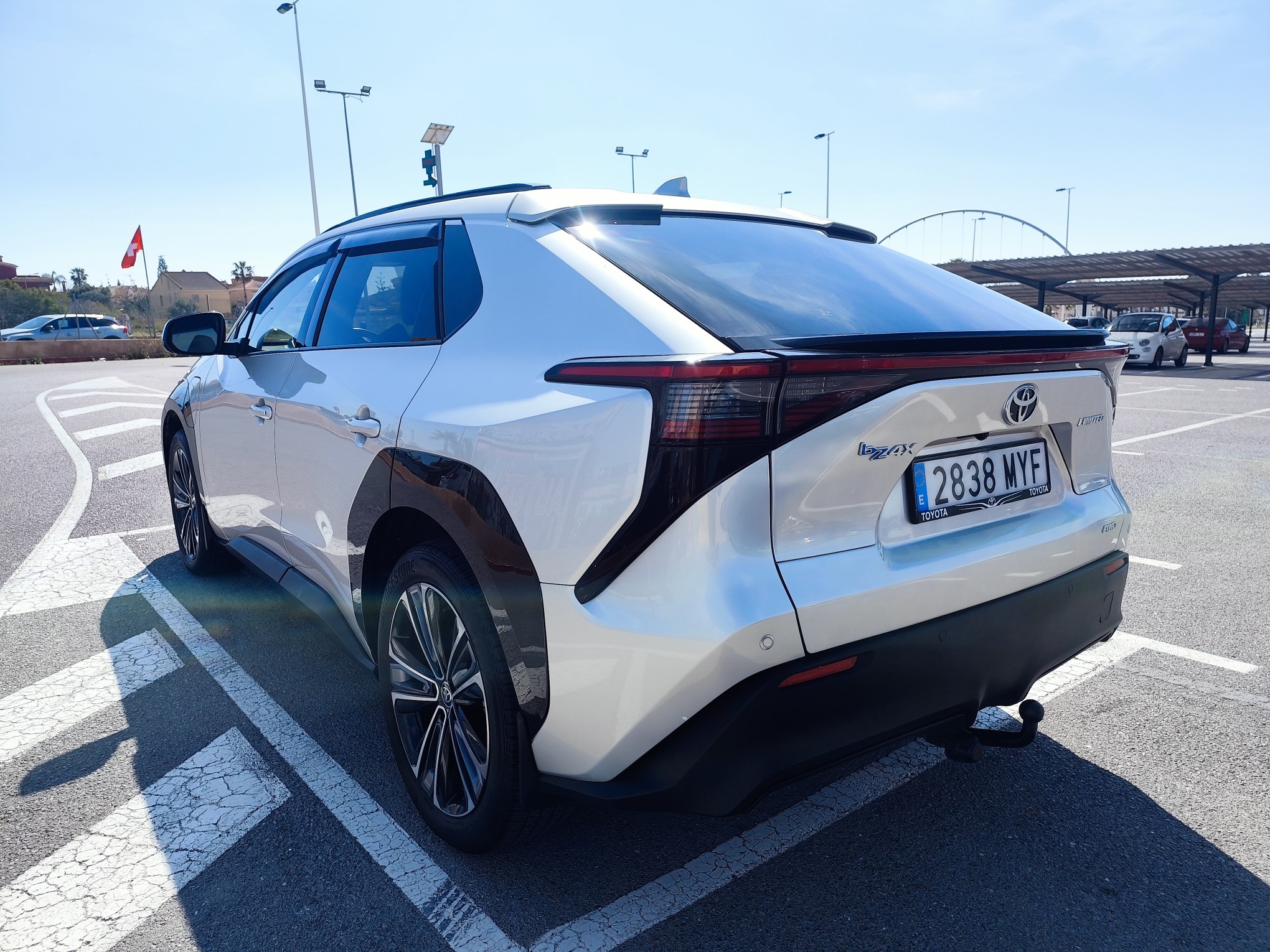 TOYOTA BZ4X 160 KW 218 CV DOBLE MOTOR ELECTRICO 12/2022 SOLO 38.000 KM AUTOMATICO