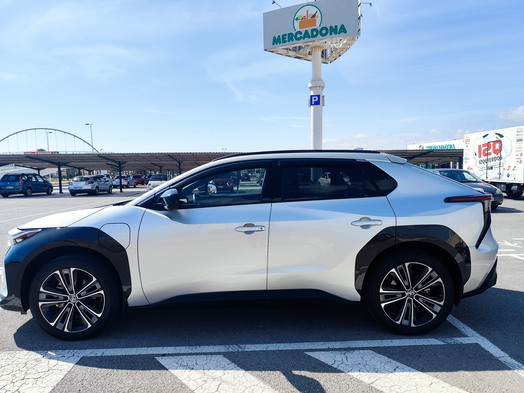 TOYOTA BZ4X 160 KW 218 CV DOBLE MOTOR ELECTRICO 12/2022 SOLO 38.000 KM AUTOMATICO