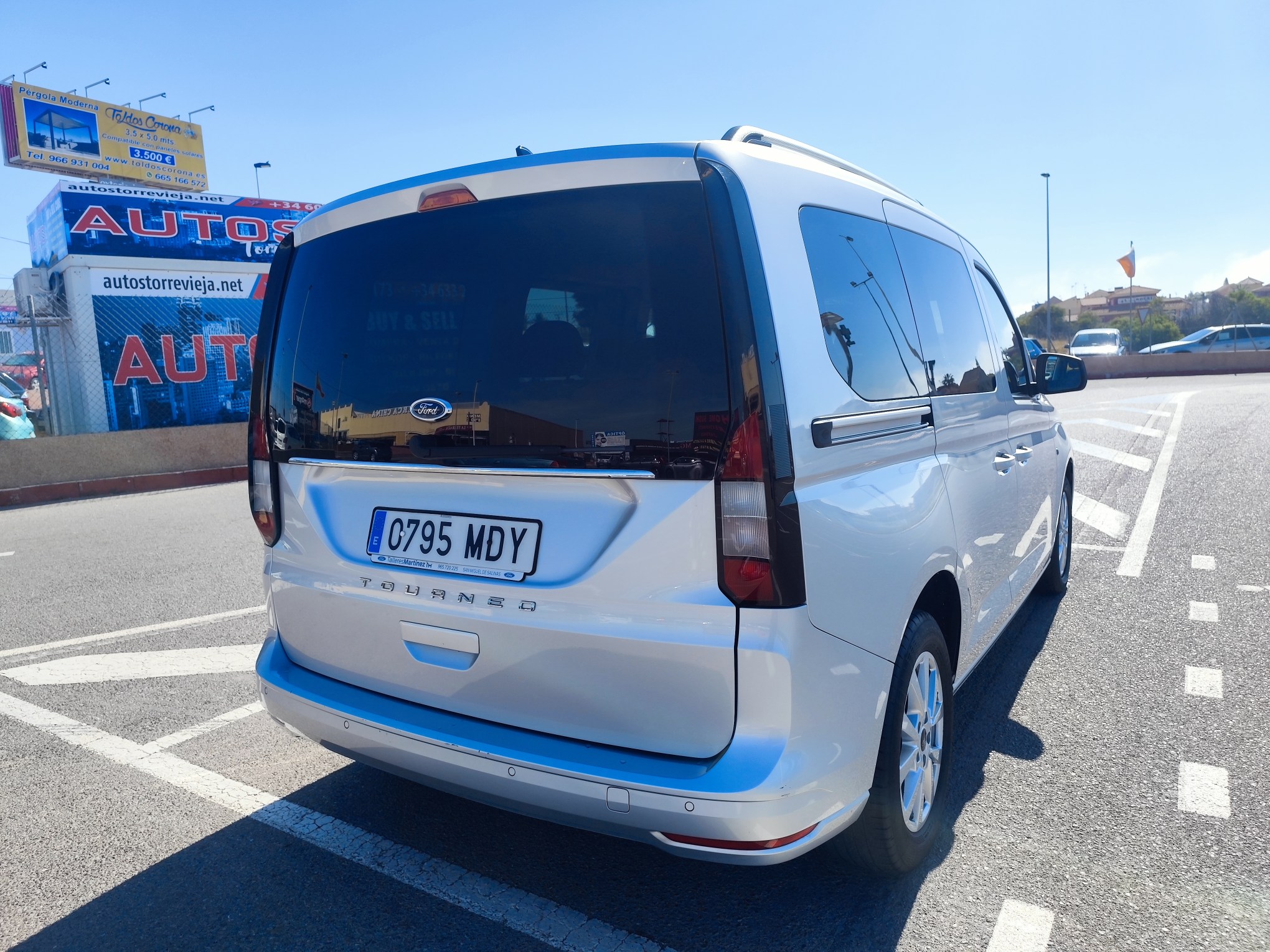 FORD TOURNEO CONNECT 1.5 GASOLINA 115 CV  2023 100.000 KM AUTOMATICO