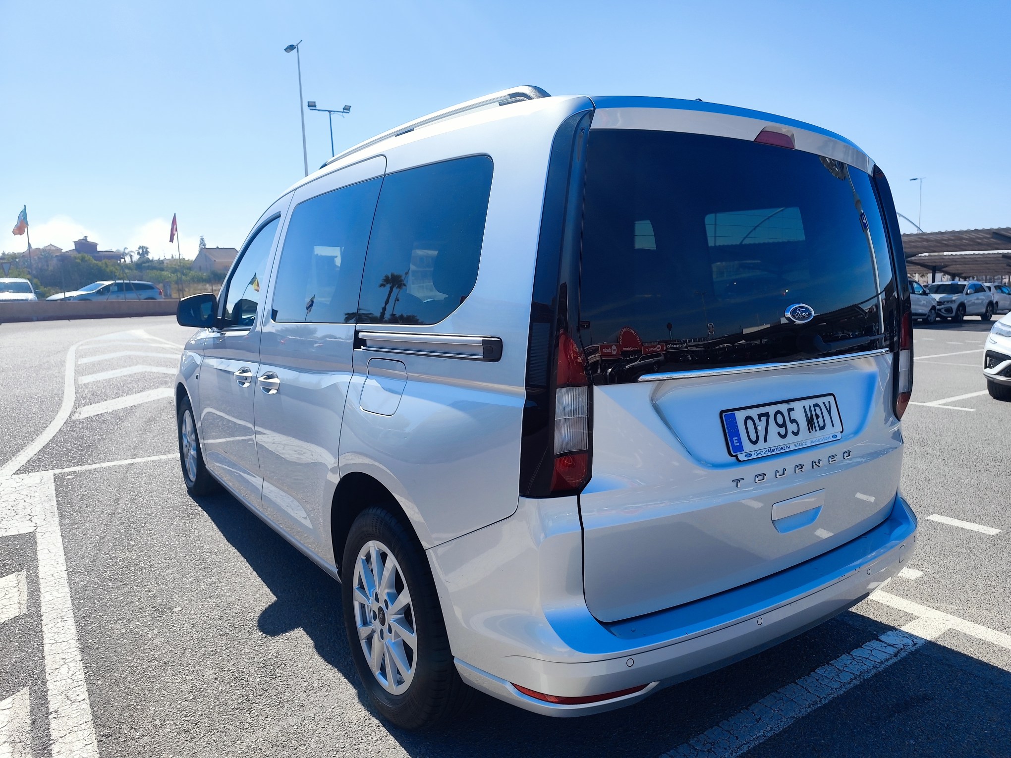 FORD TOURNEO CONNECT 1.5 GASOLINA 115 CV  2023 100.000 KM AUTOMATICO