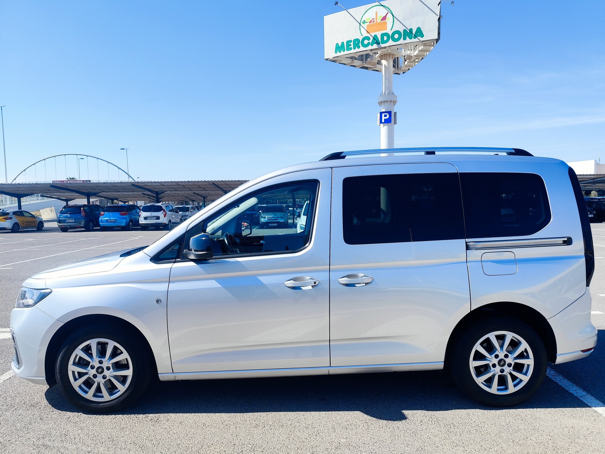 FORD TOURNEO CONNECT 1.5 GASOLINA 115 CV  2023 100.000 KM AUTOMATICO