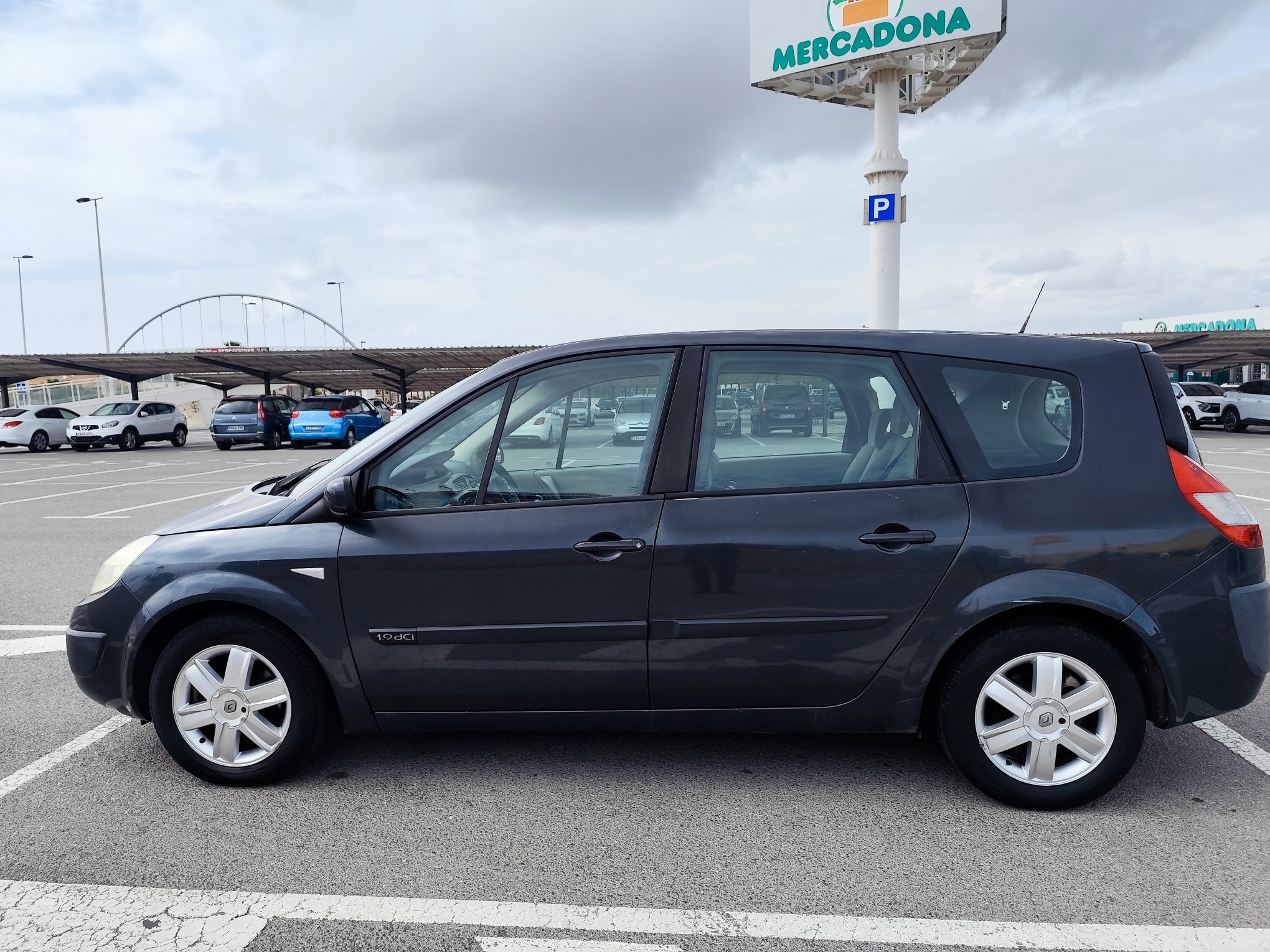 RENAUL GRAND SCENIC 1.9 DIESEL 130 CV 2006 7 PLAZAS 289.000 KM MANUAL