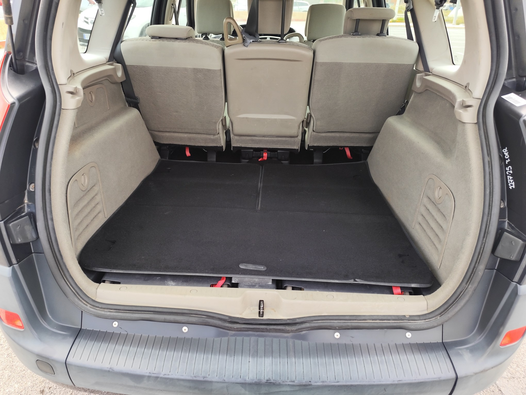 RENAUL GRAND SCENIC 1.9 DIESEL 130 CV 2006 7 PLAZAS 289.000 KM MANUAL