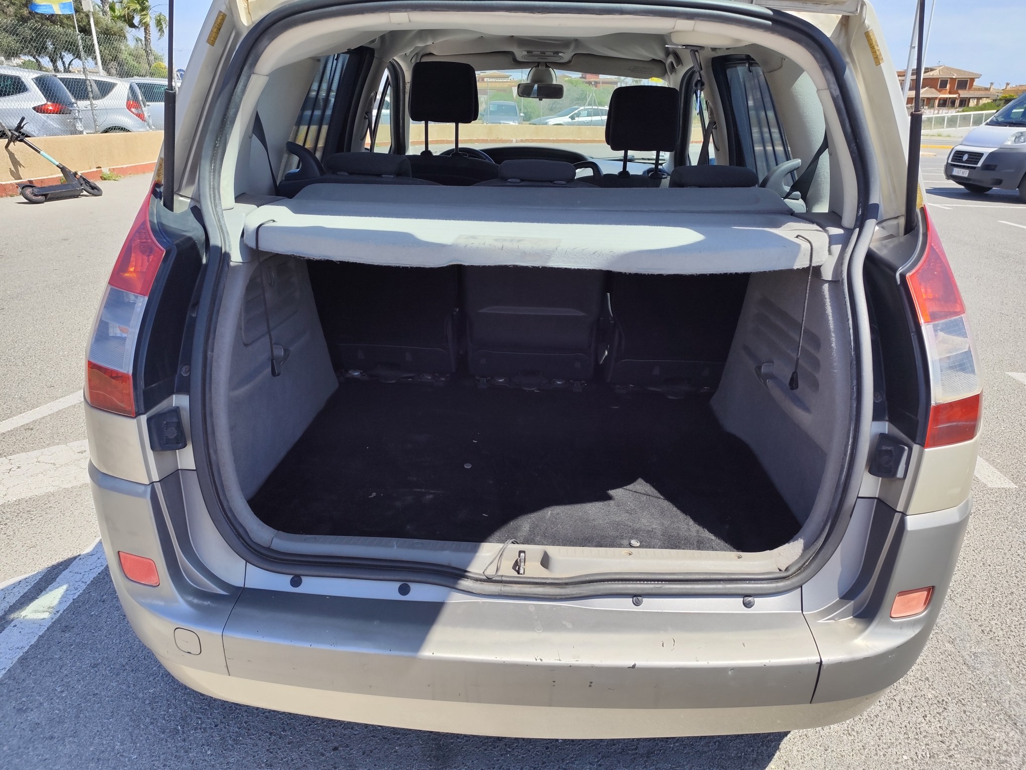 RENAULT SCENIC 1.5 DIESEL 105 CV 2006 231.000 KM MANUAL