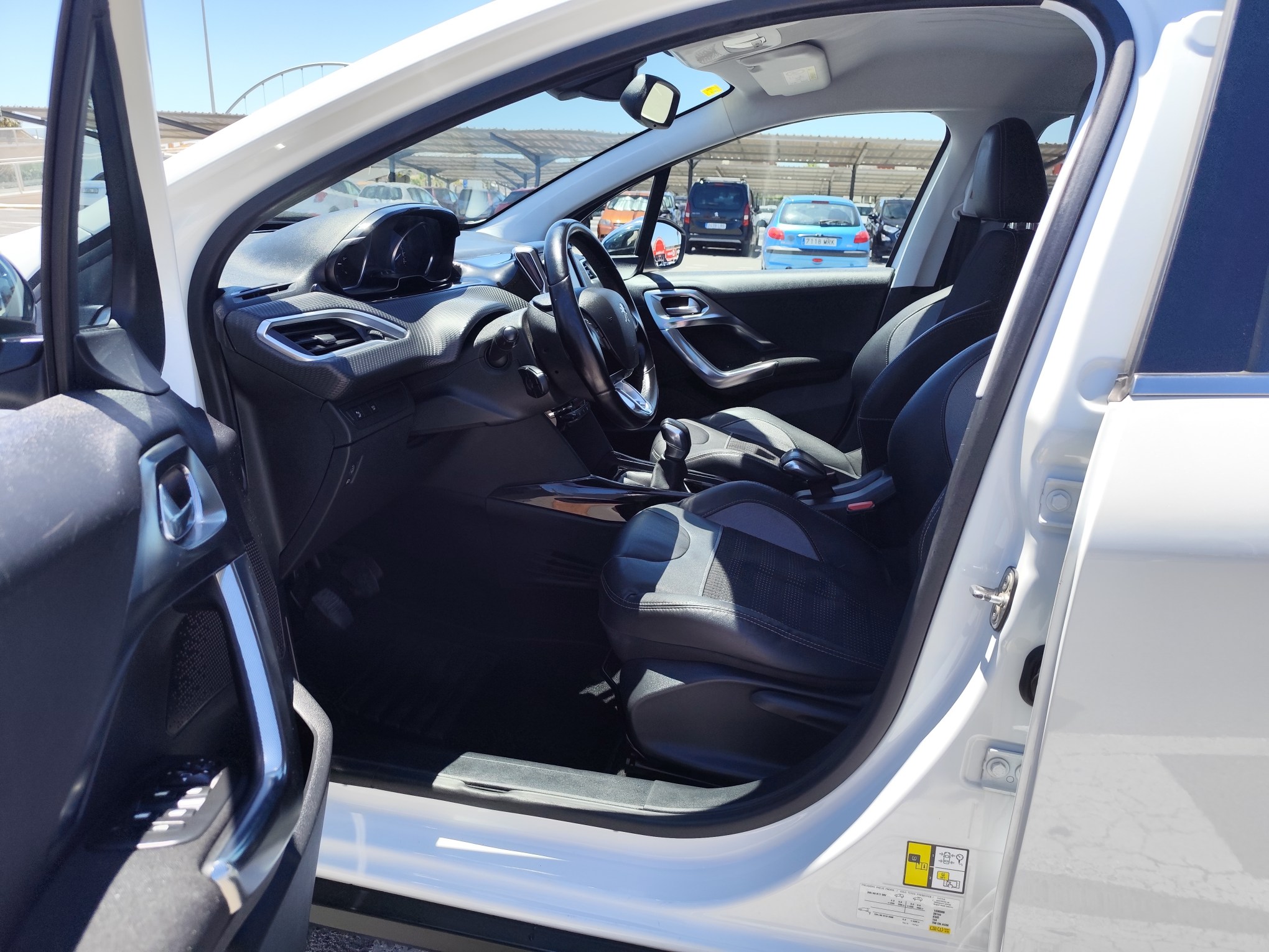 PEUGEOT 1.2 GASOLINA 110 CV 91.000 KM 2016 MANUAL