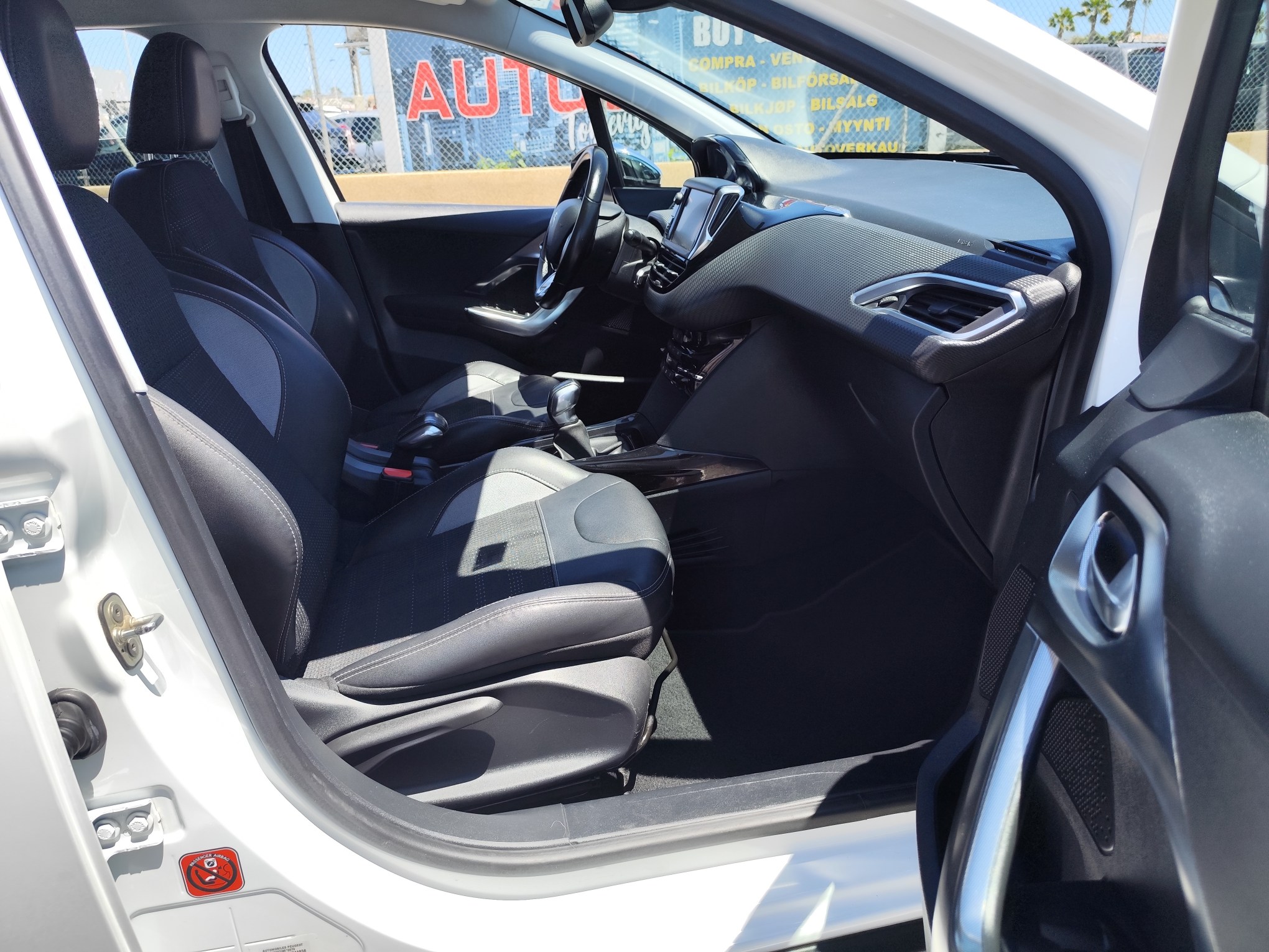 PEUGEOT 1.2 GASOLINA 110 CV 91.000 KM 2016 MANUAL