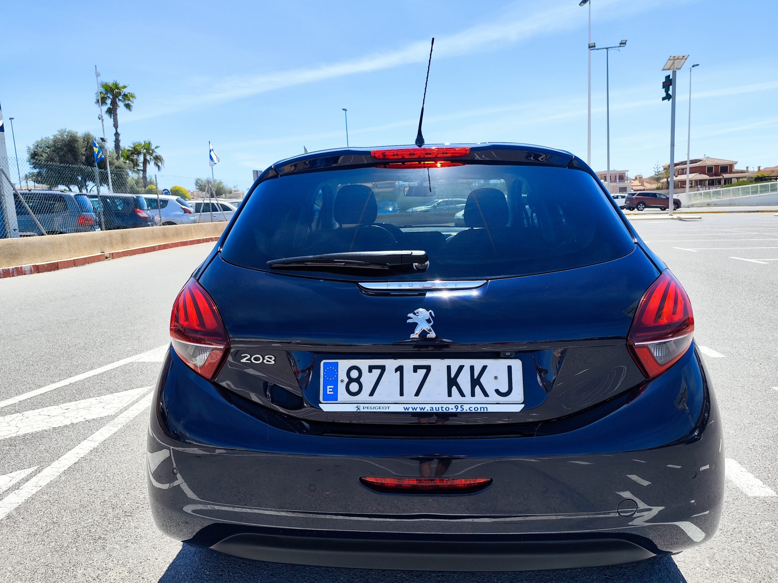 PEUGEOT 208 1.2 GASOLINA 82 CV 88.000 KM 2018 MANUAL