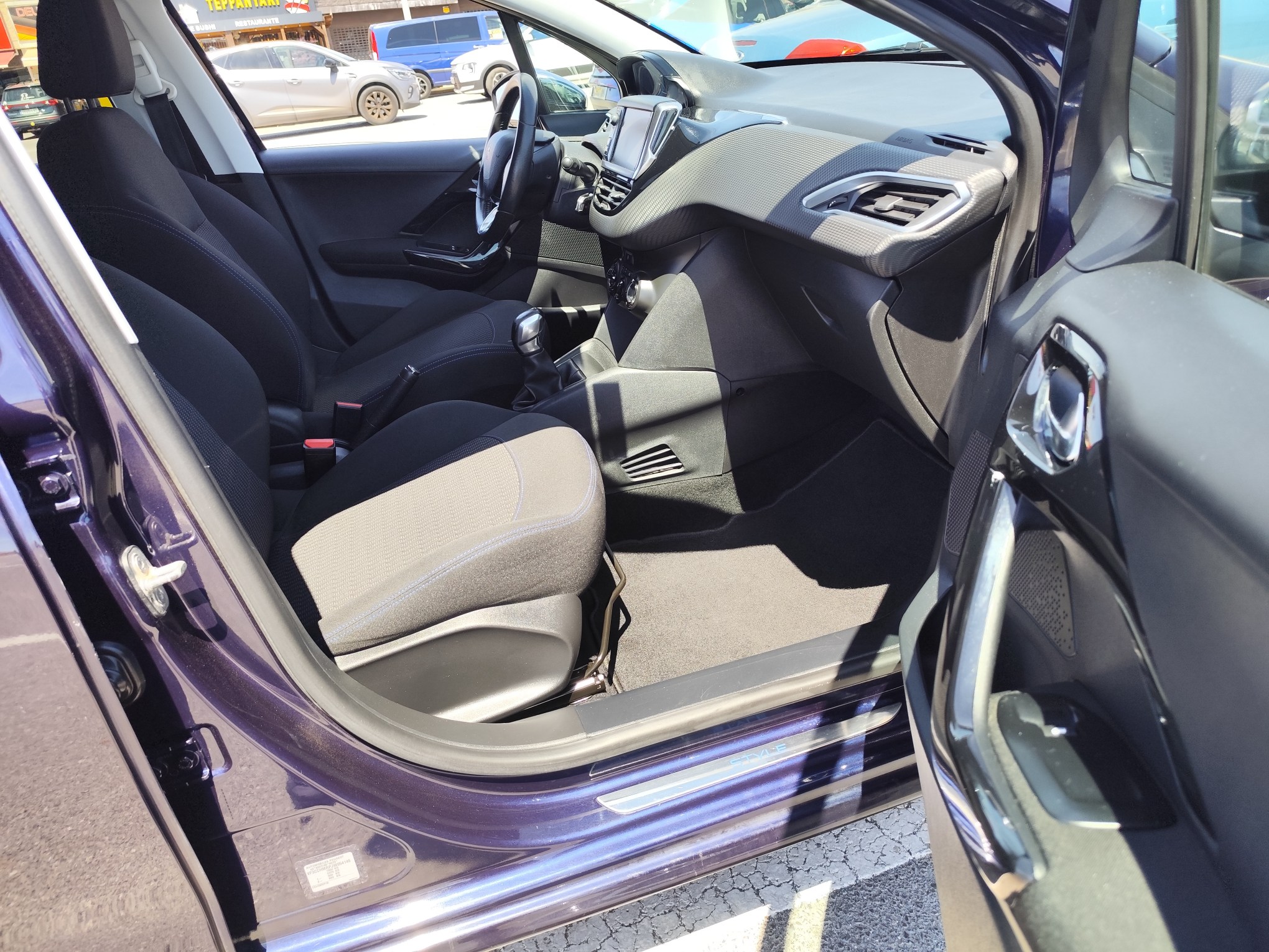 PEUGEOT 208 1.2 GASOLINA 82 CV 88.000 KM 2018 MANUAL