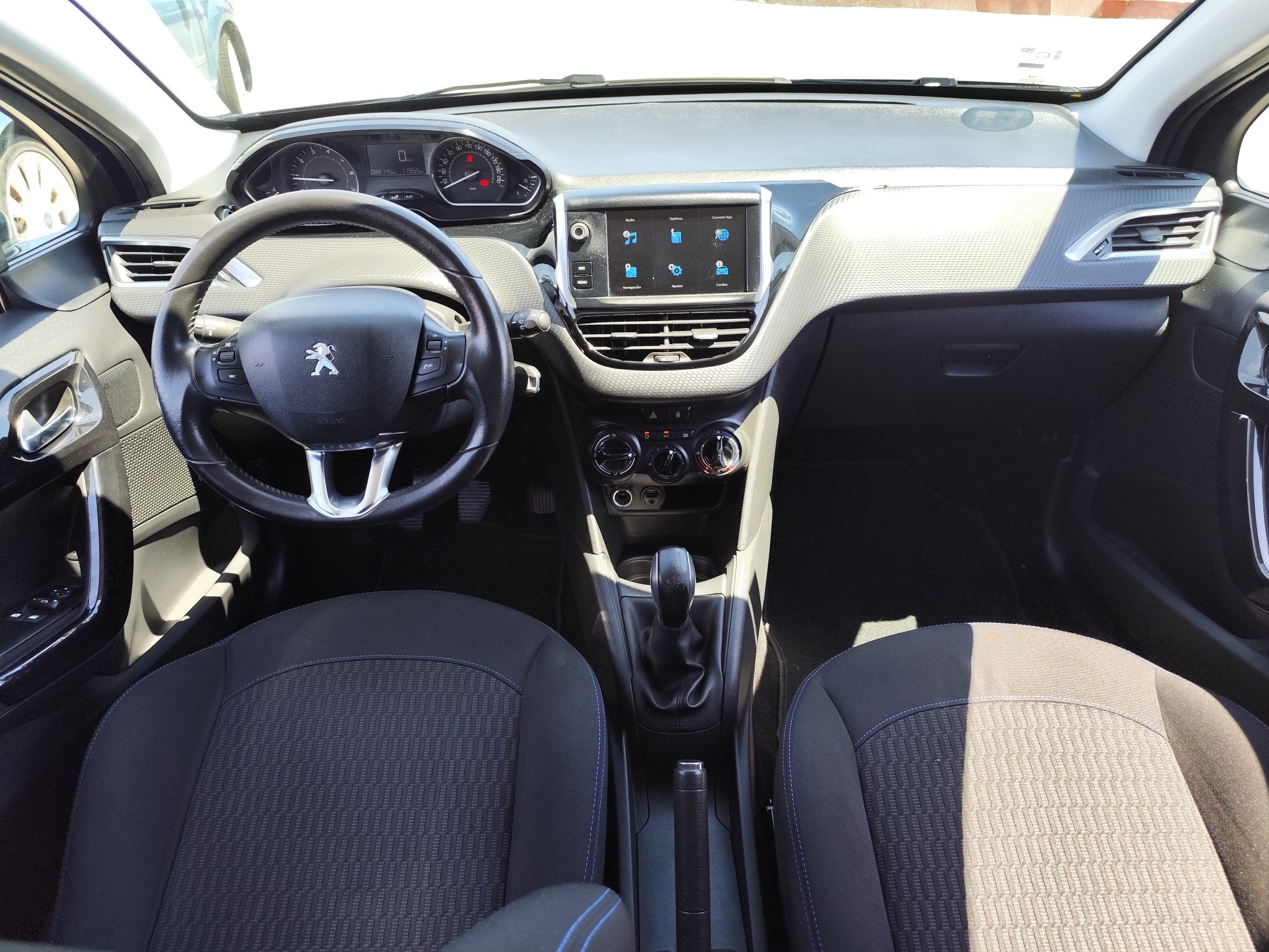 PEUGEOT 208 1.2 GASOLINA 82 CV 88.000 KM 2018 MANUAL