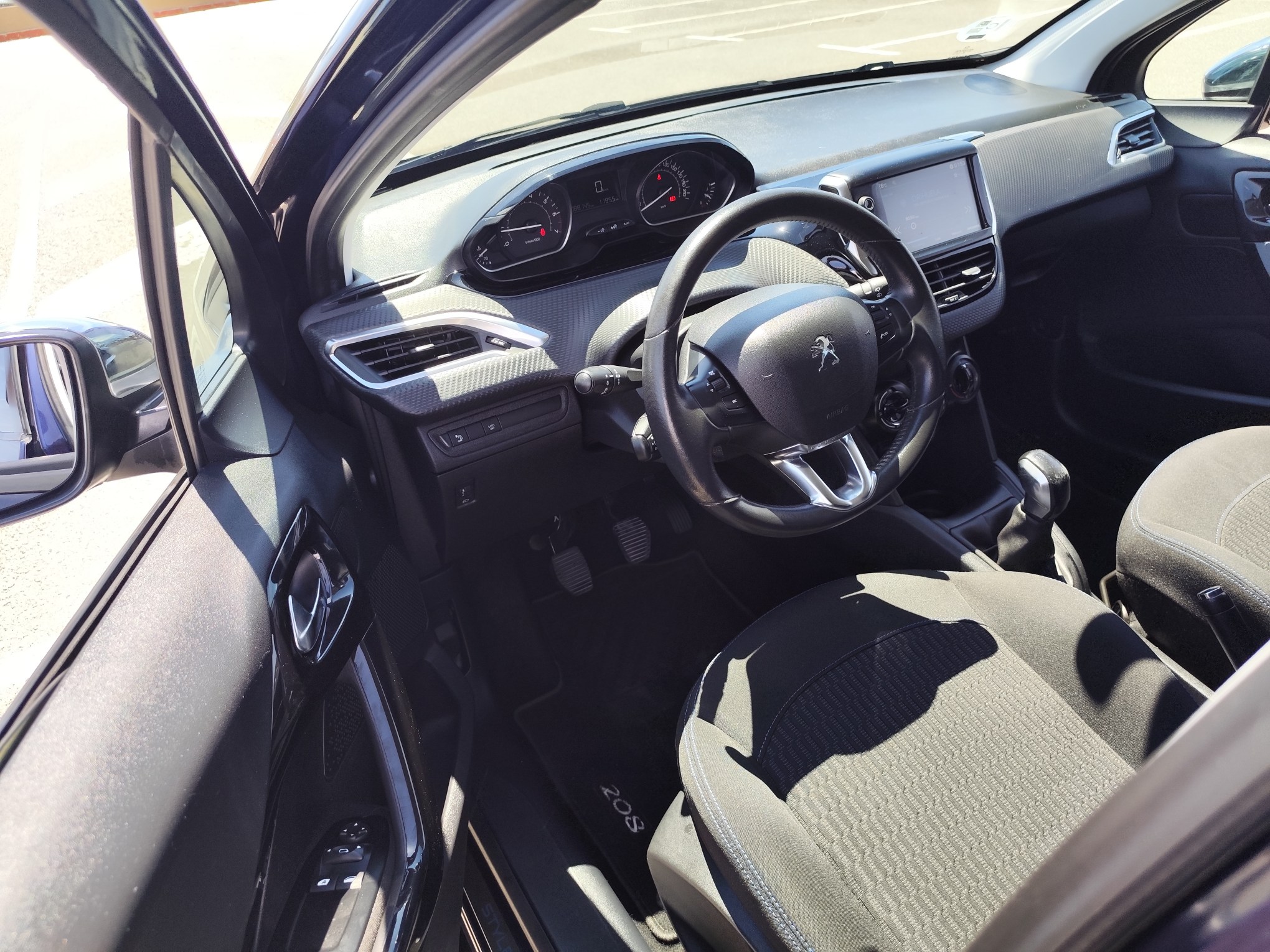 PEUGEOT 208 1.2 GASOLINA 82 CV 88.000 KM 2018 MANUAL
