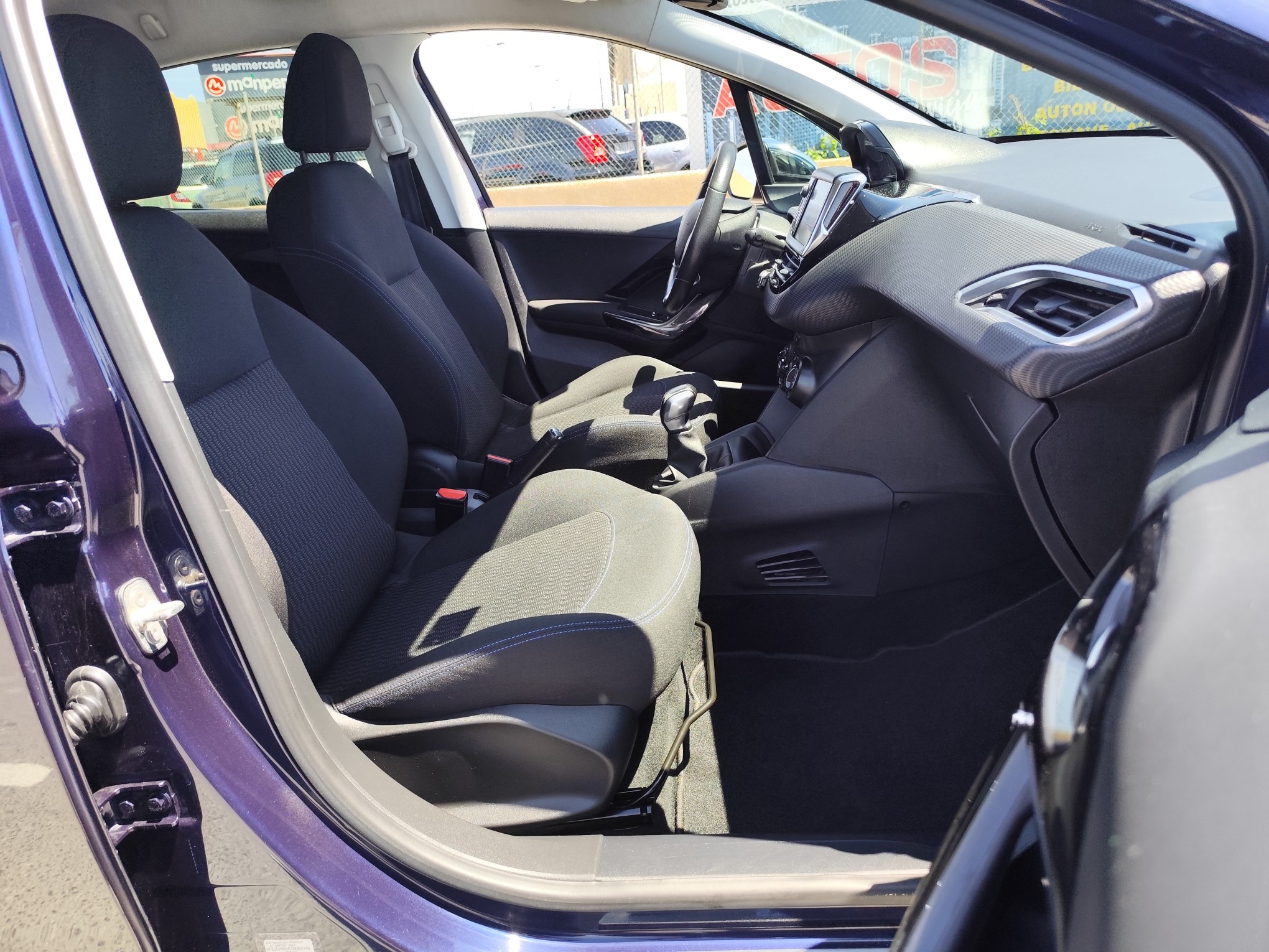 PEUGEOT 208 1.2 GASOLINA 82 CV 88.000 KM 2018 MANUAL