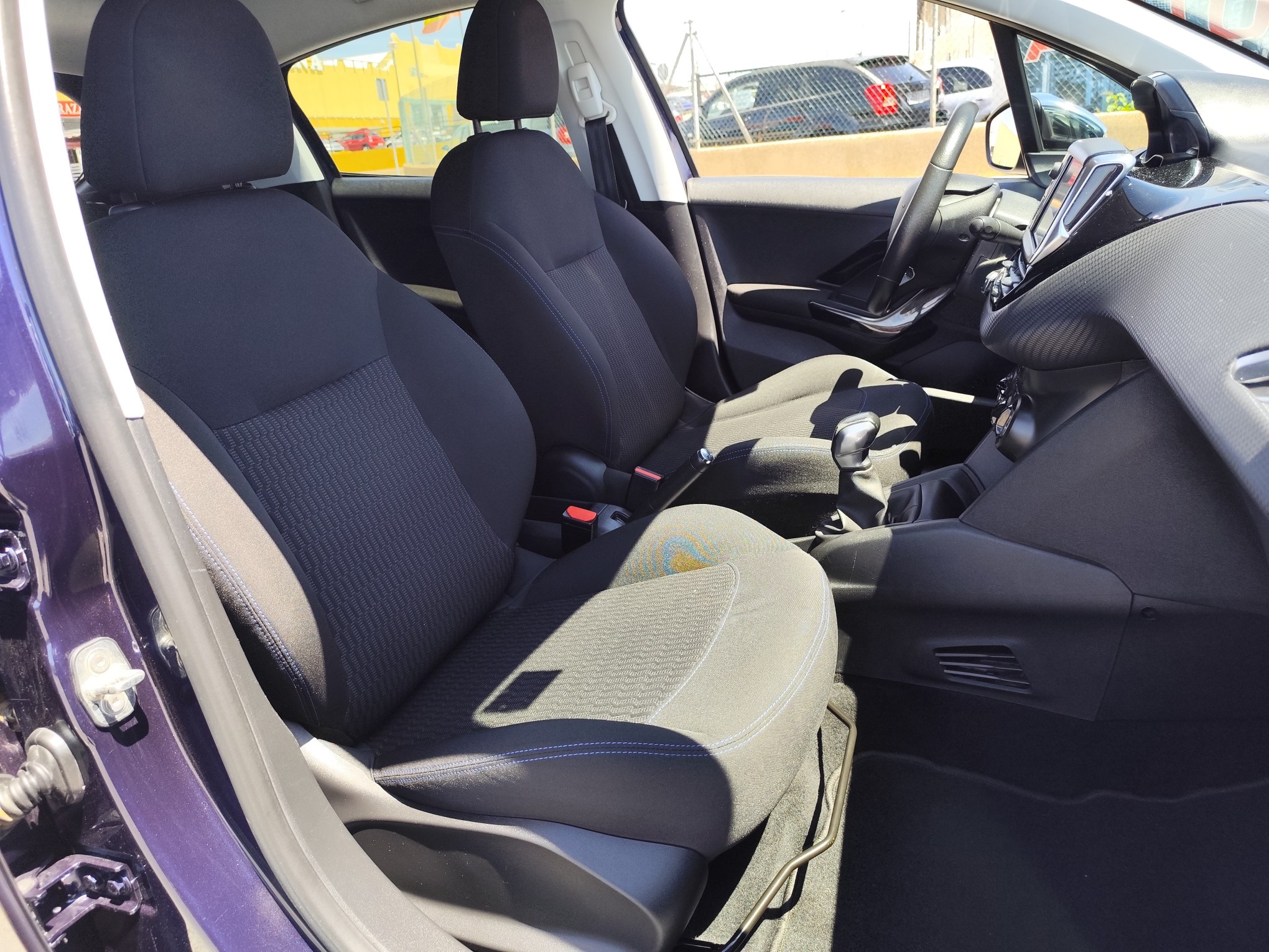 PEUGEOT 208 1.2 GASOLINA 82 CV 88.000 KM 2018 MANUAL