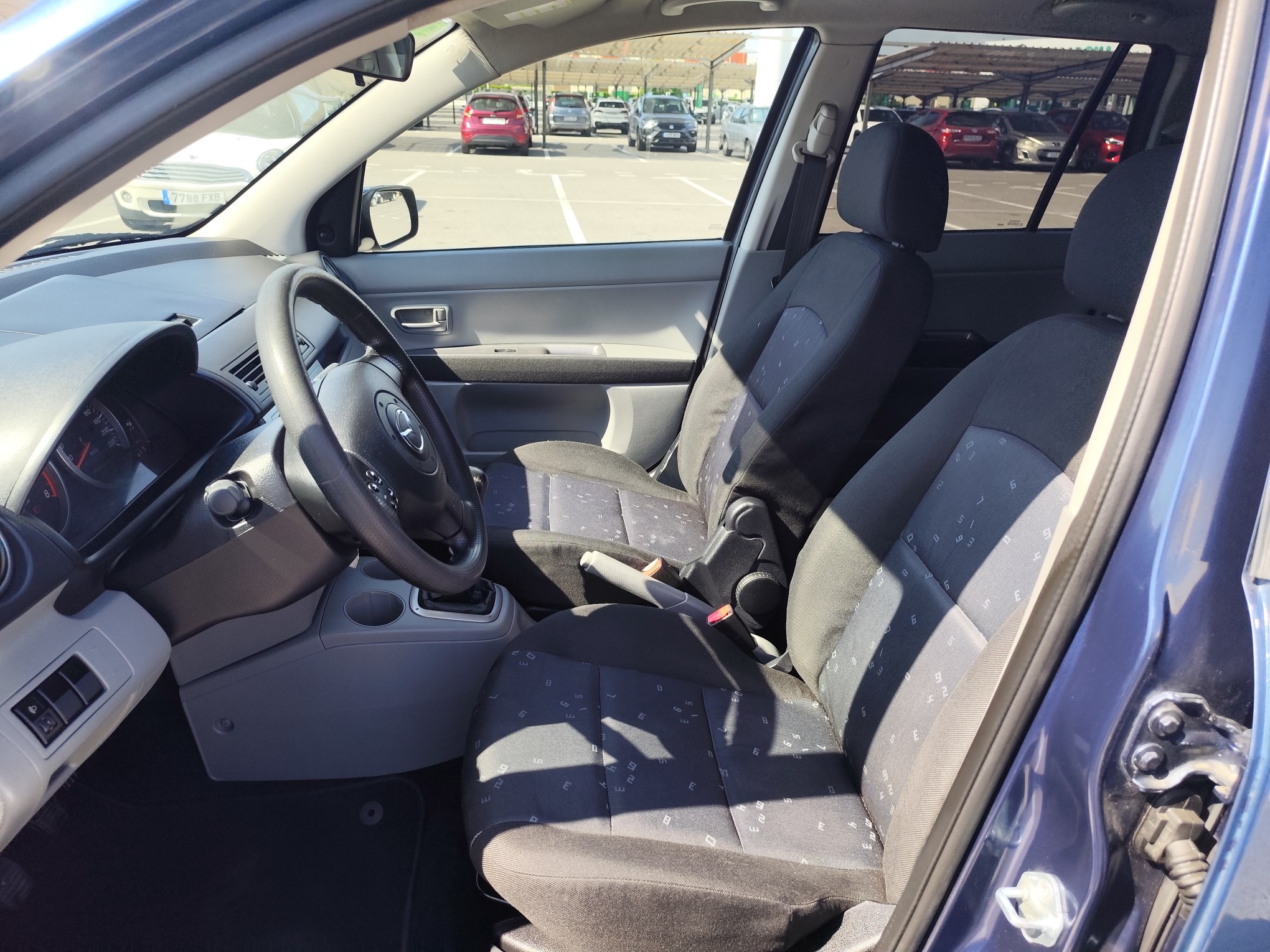 MAZDA 2 1.2 GASOLINA 75 CV 2004 157.000 KM MANUAL