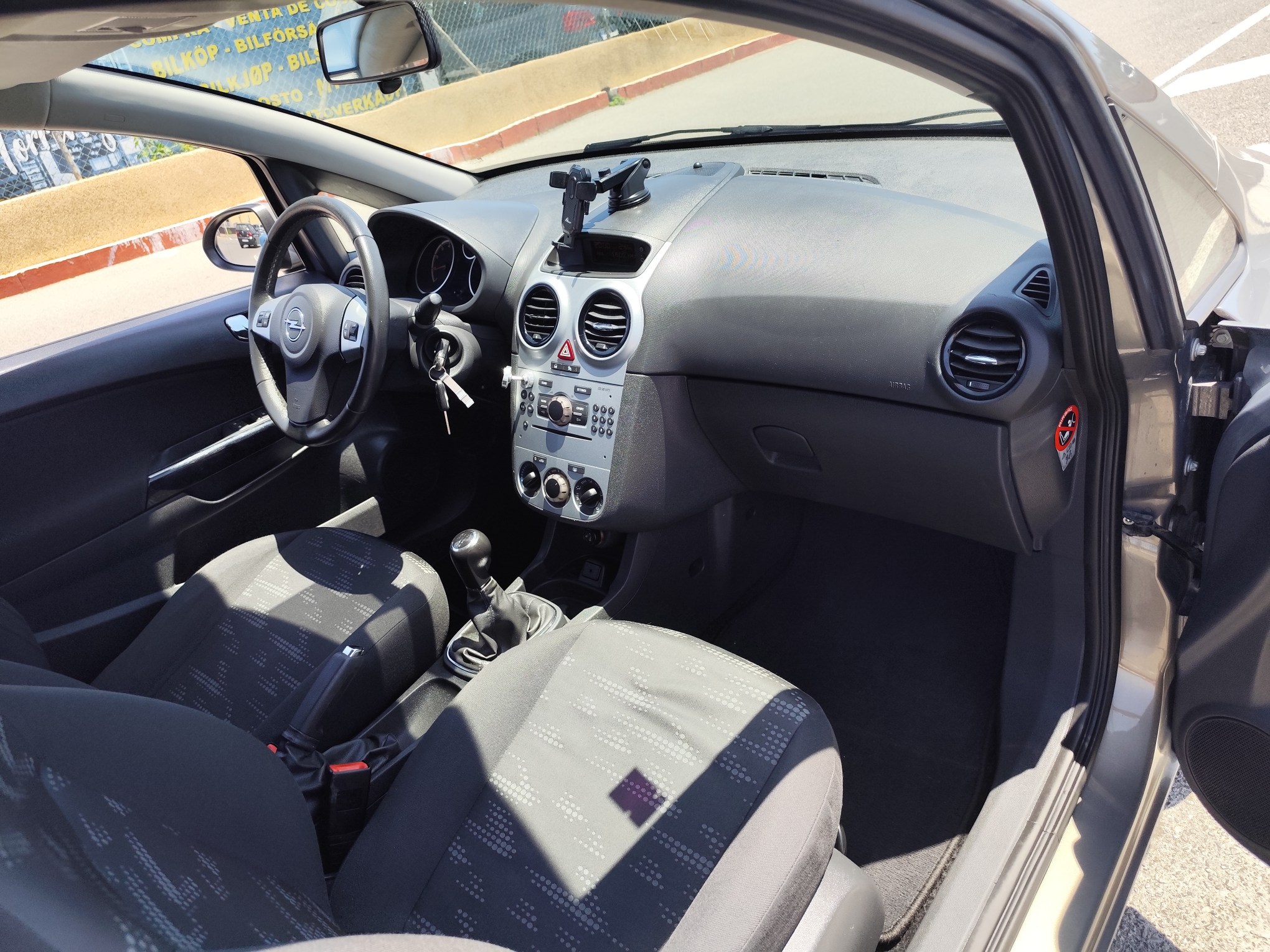 OPEL CORSA 1.2 GASOLINA 70 CV 2011 167.000 KM MANUAL