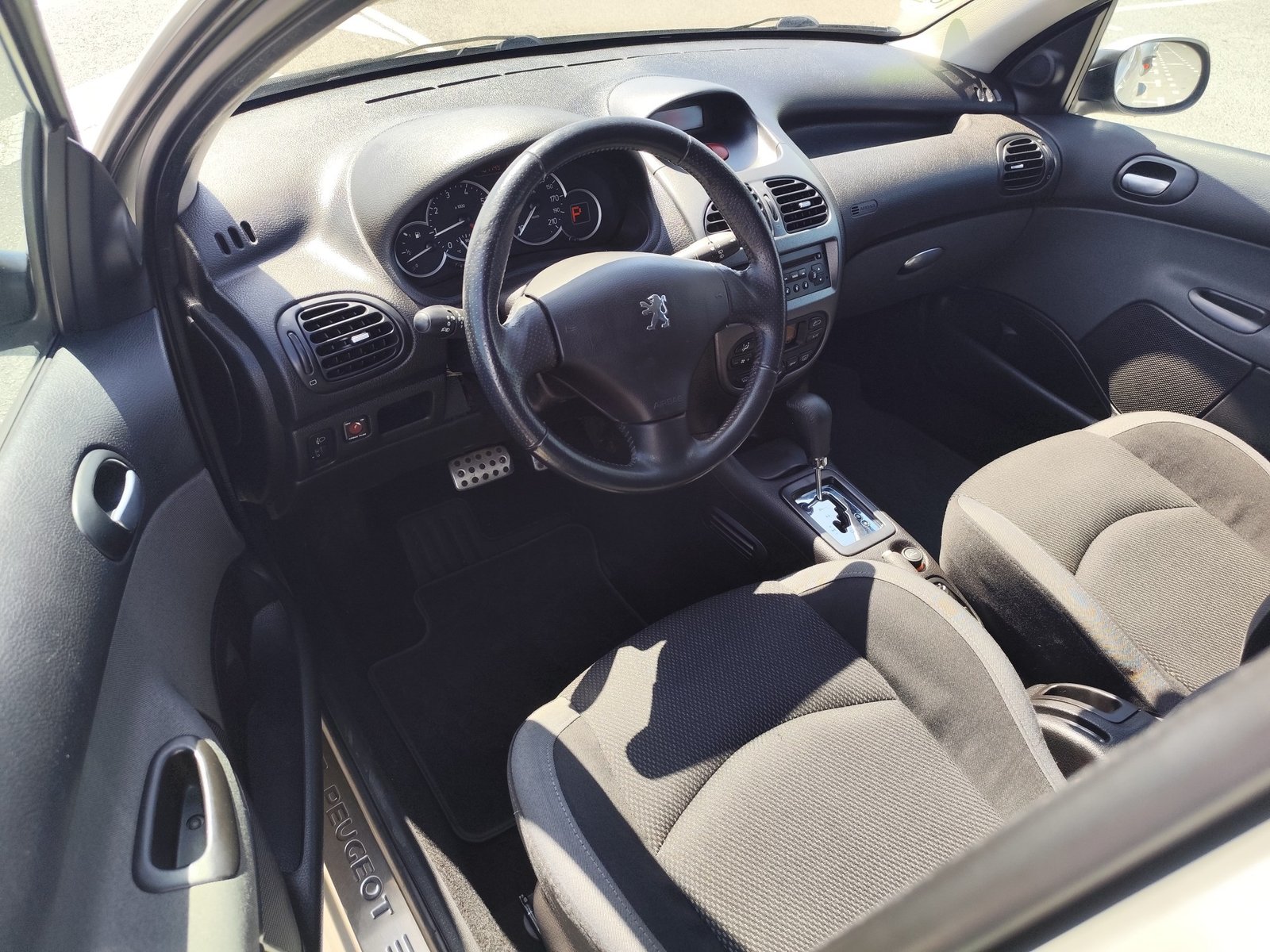 PEUGEOT 206 1.6 GASOLINA 110 CV 107.000 KM 2006 AUTOMATICO