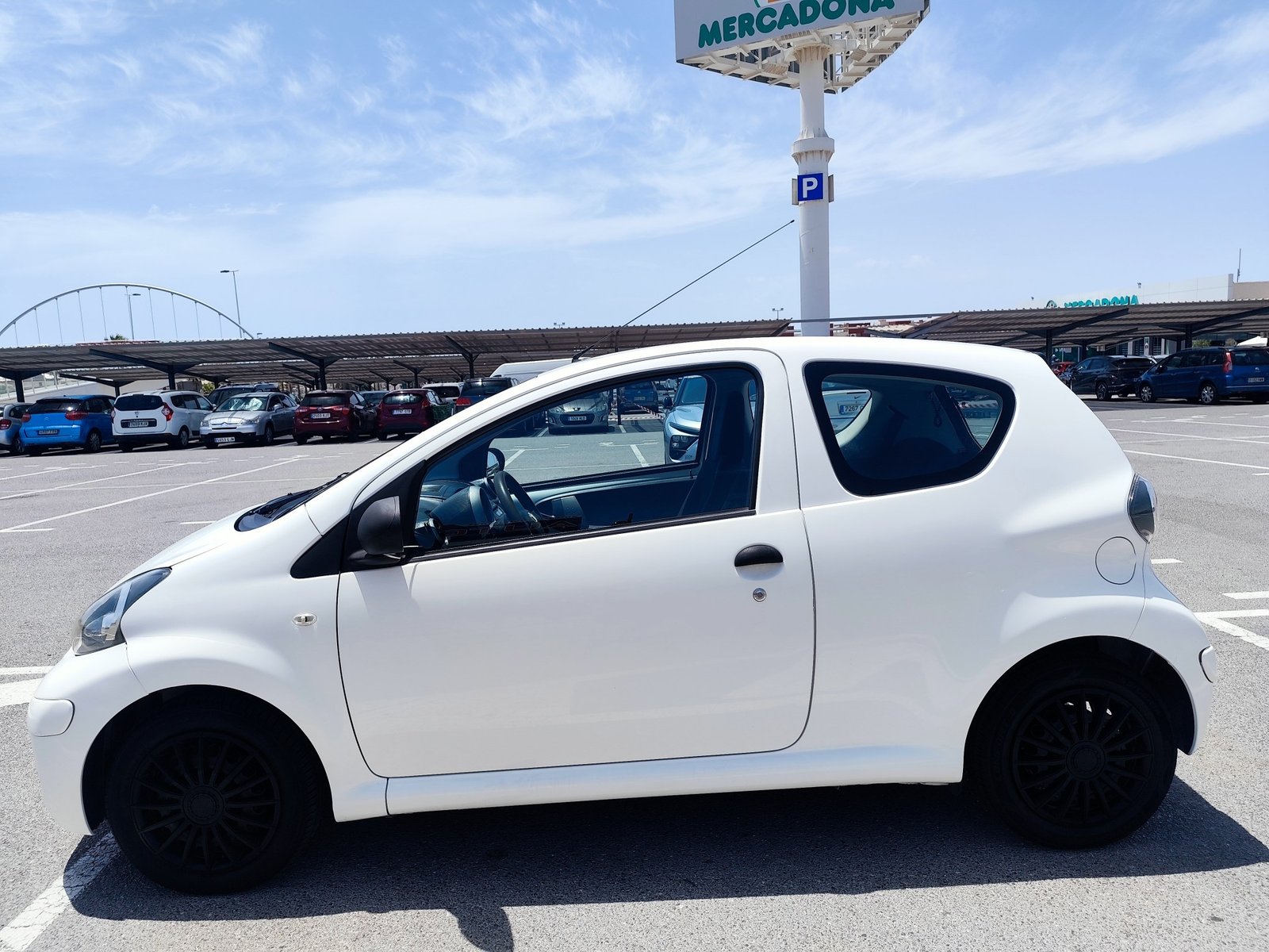 TOYOTA AYGO 1.0 GASOLINA 68 CV 2011 193.000 KM MANUAL