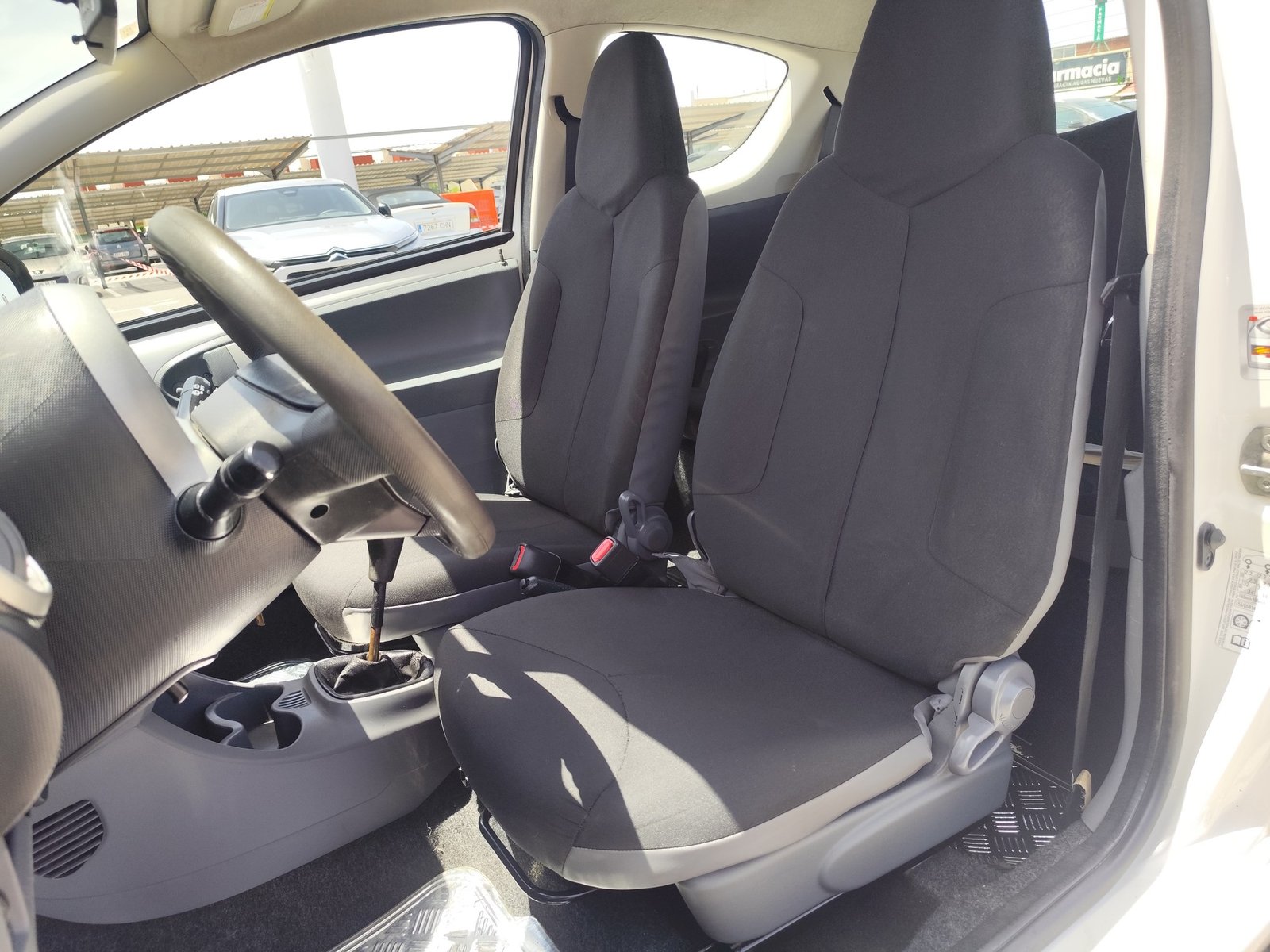 TOYOTA AYGO 1.0 GASOLINA 68 CV 2011 193.000 KM MANUAL