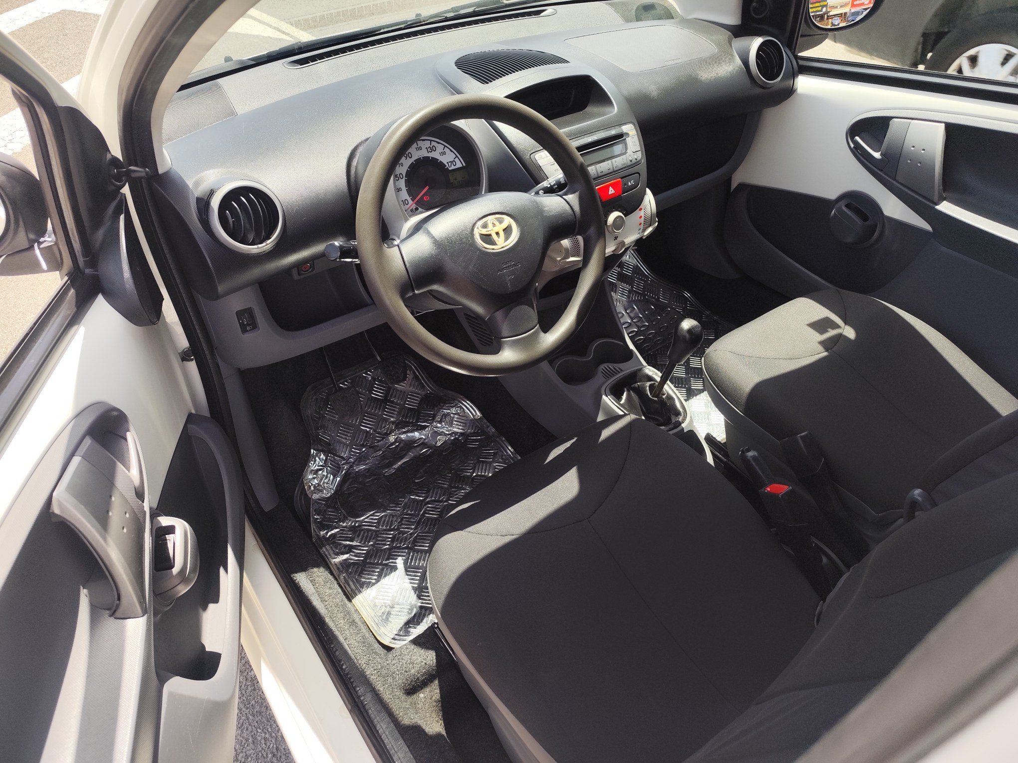 TOYOTA AYGO 1.0 GASOLINA 68 CV 2011 193.000 KM MANUAL