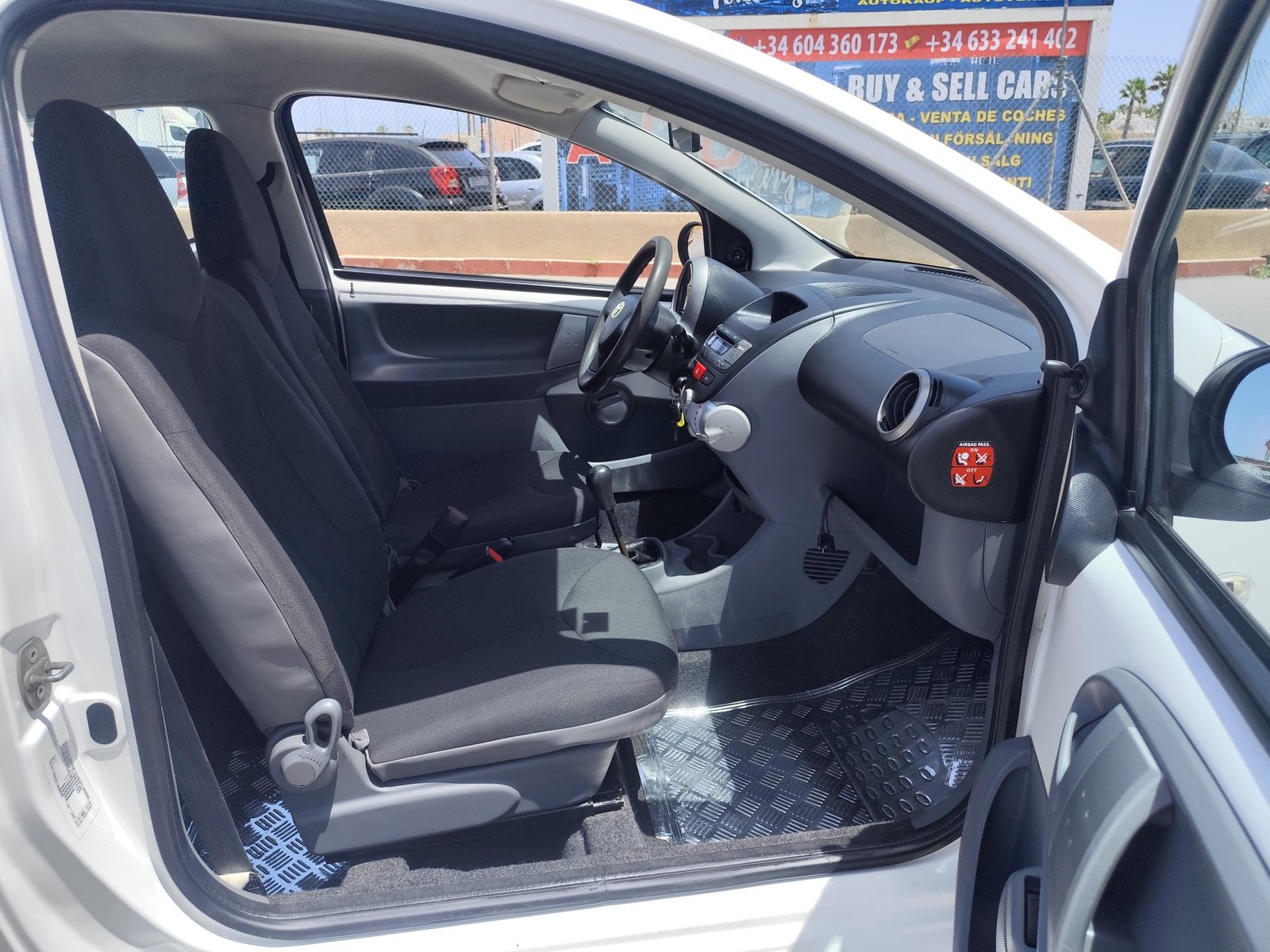 TOYOTA AYGO 1.0 GASOLINA 68 CV 2011 193.000 KM MANUAL