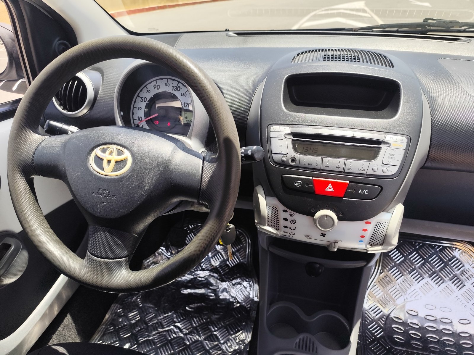 TOYOTA AYGO 1.0 GASOLINA 68 CV 2011 193.000 KM MANUAL