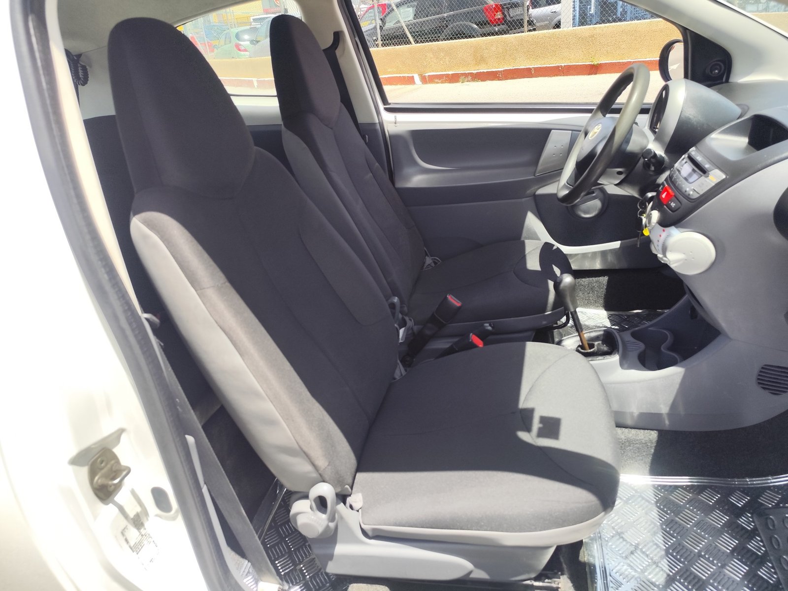 TOYOTA AYGO 1.0 GASOLINA 68 CV 2011 193.000 KM MANUAL