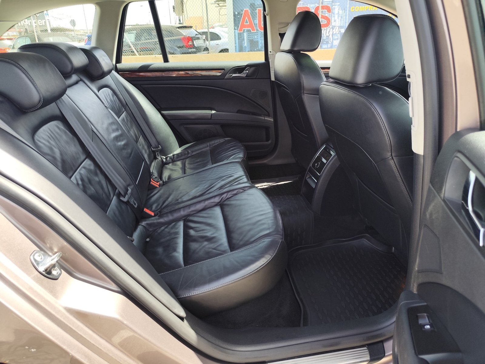 SKODA SUPERB 3.6  V6 GASOLINA 260 CV 4X4 230.000 KM 2011 AUTOMATICO