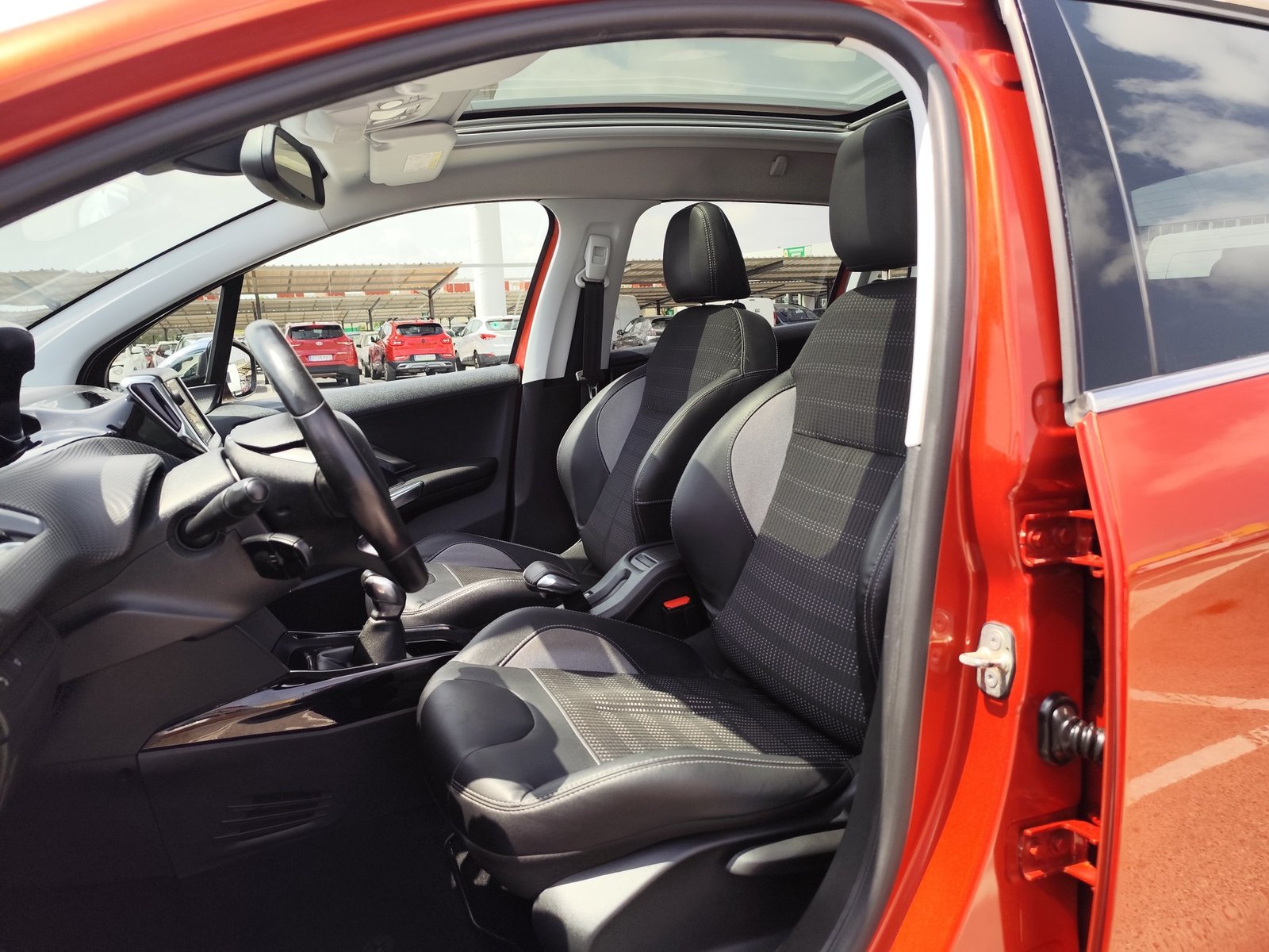 PEUGEOT 2008 1.2 GASOLINA 110 CV 2015 95.000 KM MANUAL