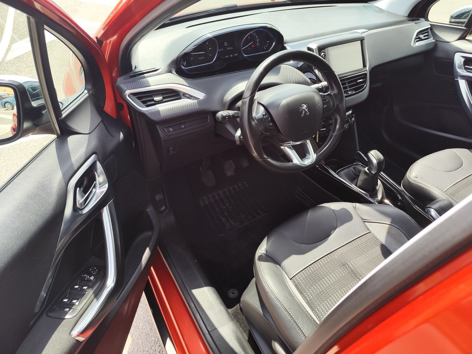 PEUGEOT 2008 1.2 GASOLINA 110 CV 2015 95.000 KM MANUAL