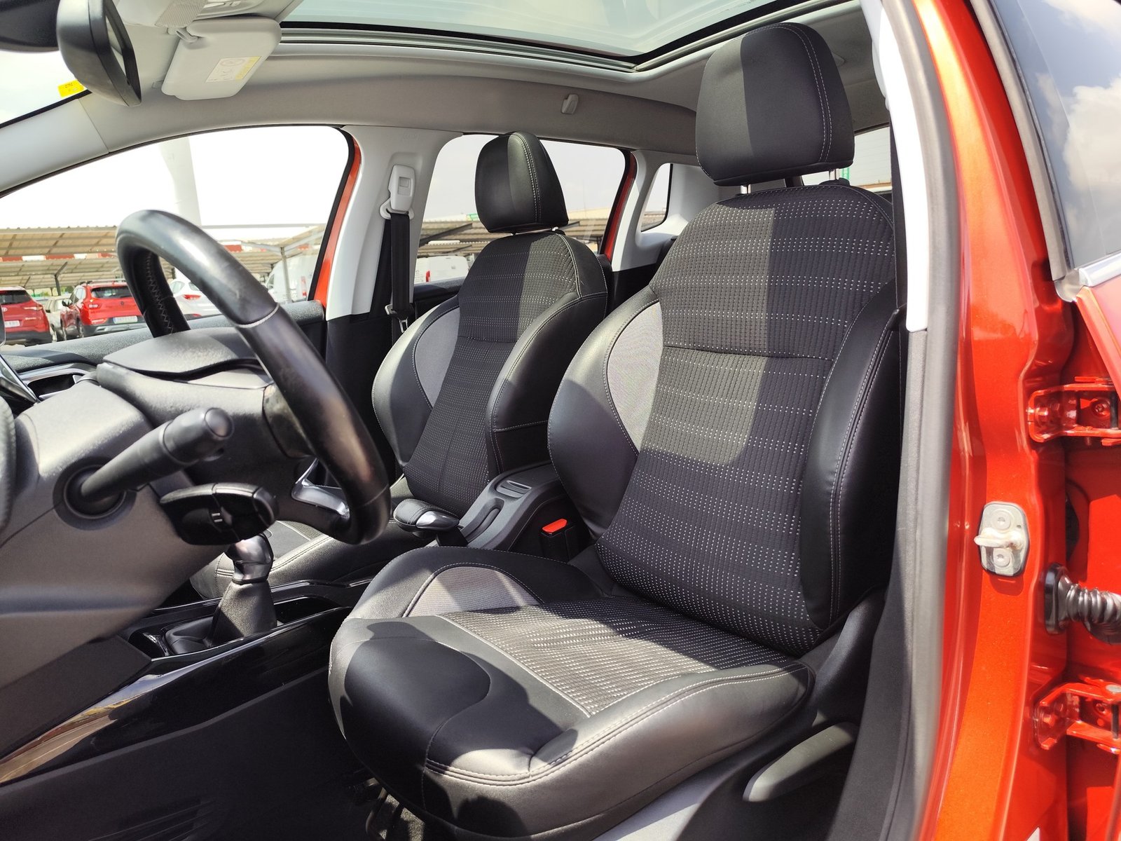 PEUGEOT 2008 1.2 GASOLINA 110 CV 2015 95.000 KM MANUAL