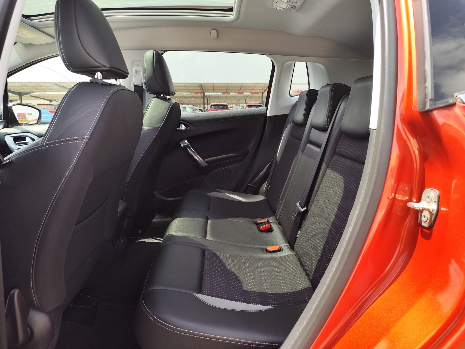 PEUGEOT 2008 1.2 GASOLINA 110 CV 2015 95.000 KM MANUAL